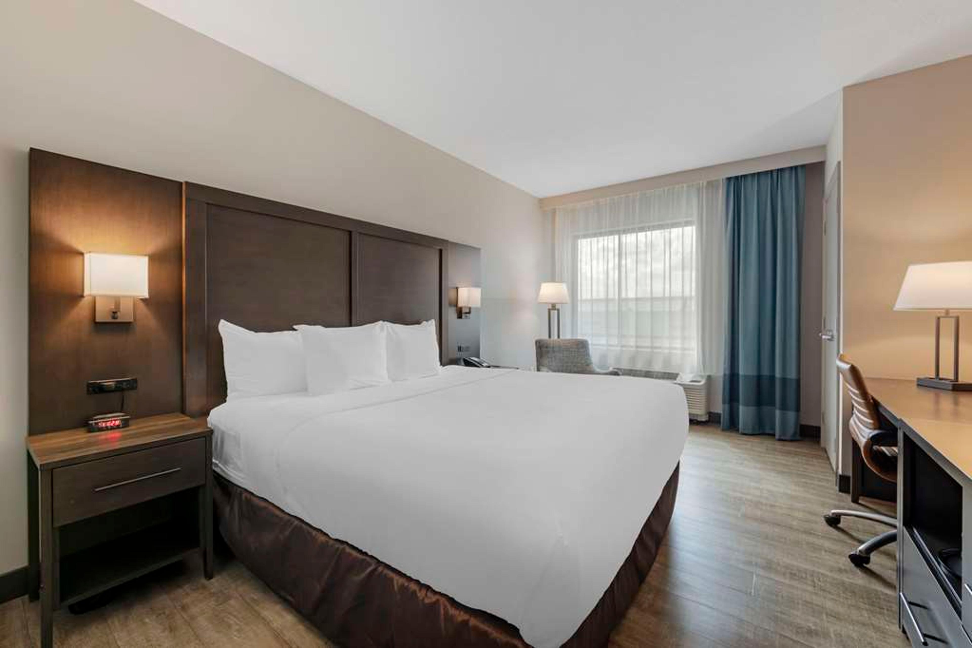 COMFORT INN AND SUITES MIAMI INTERN