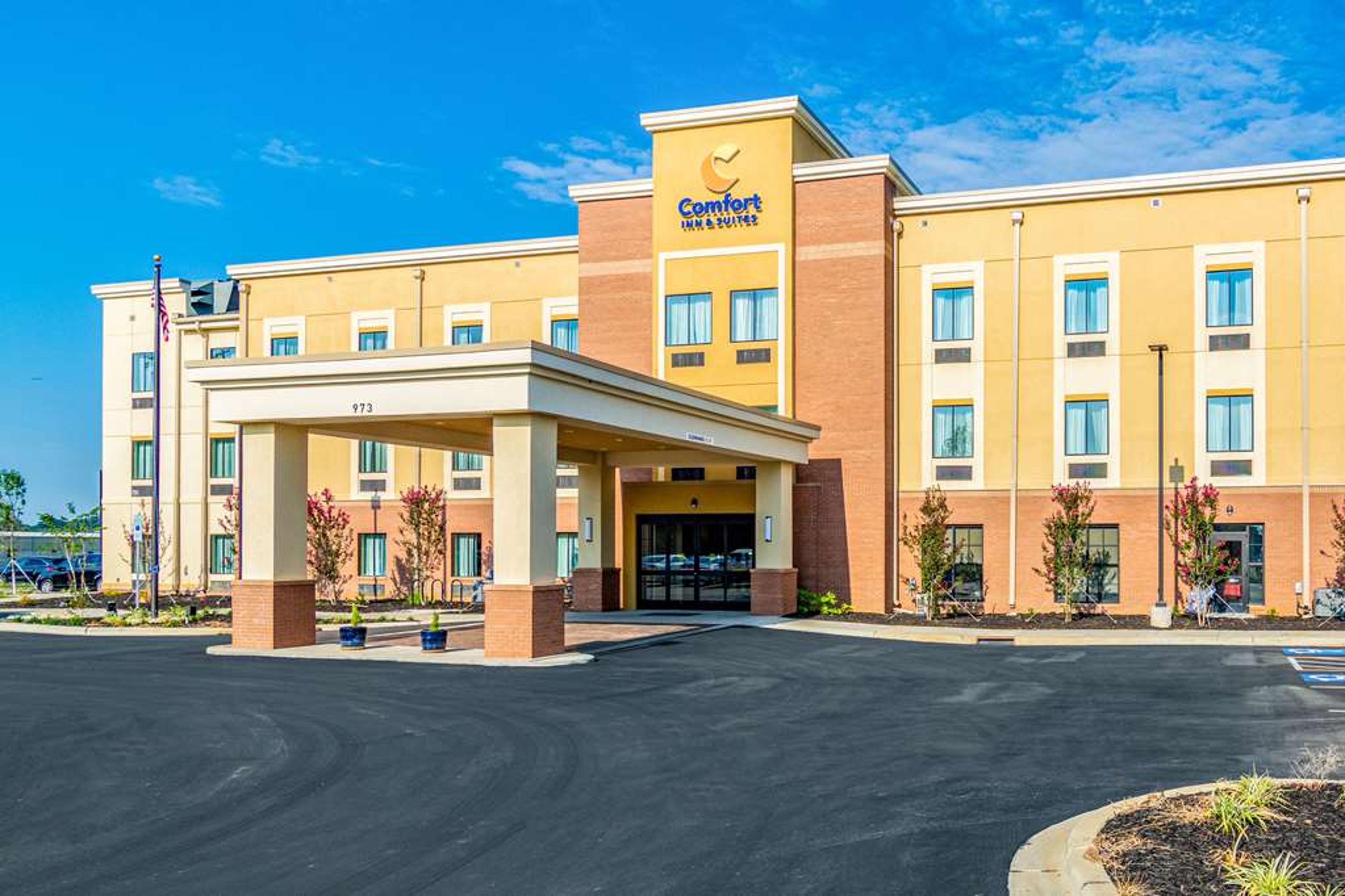 COMFORT INN AND SUITES