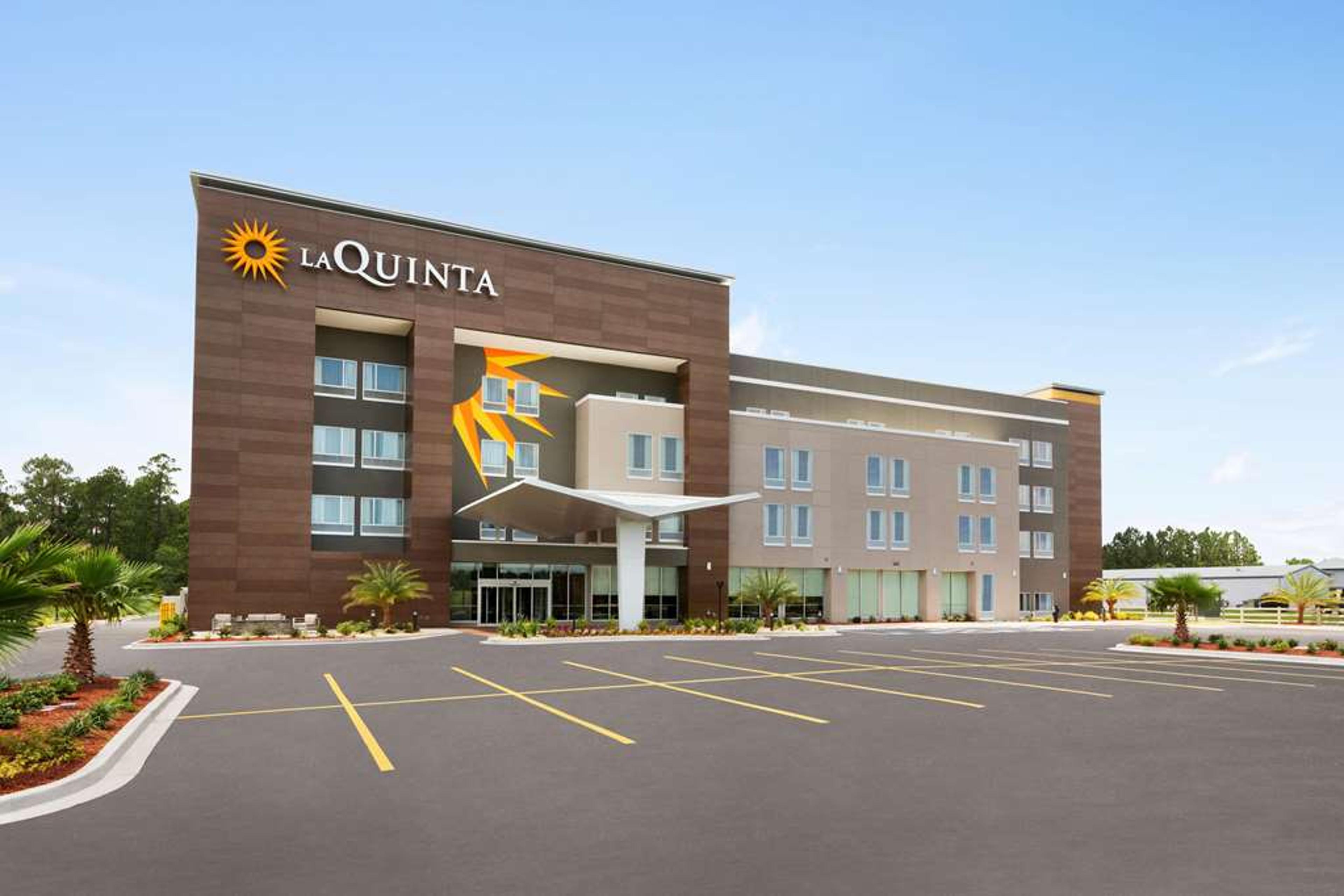 LA QUINTA INN & SUITES BY WYNDHAM B