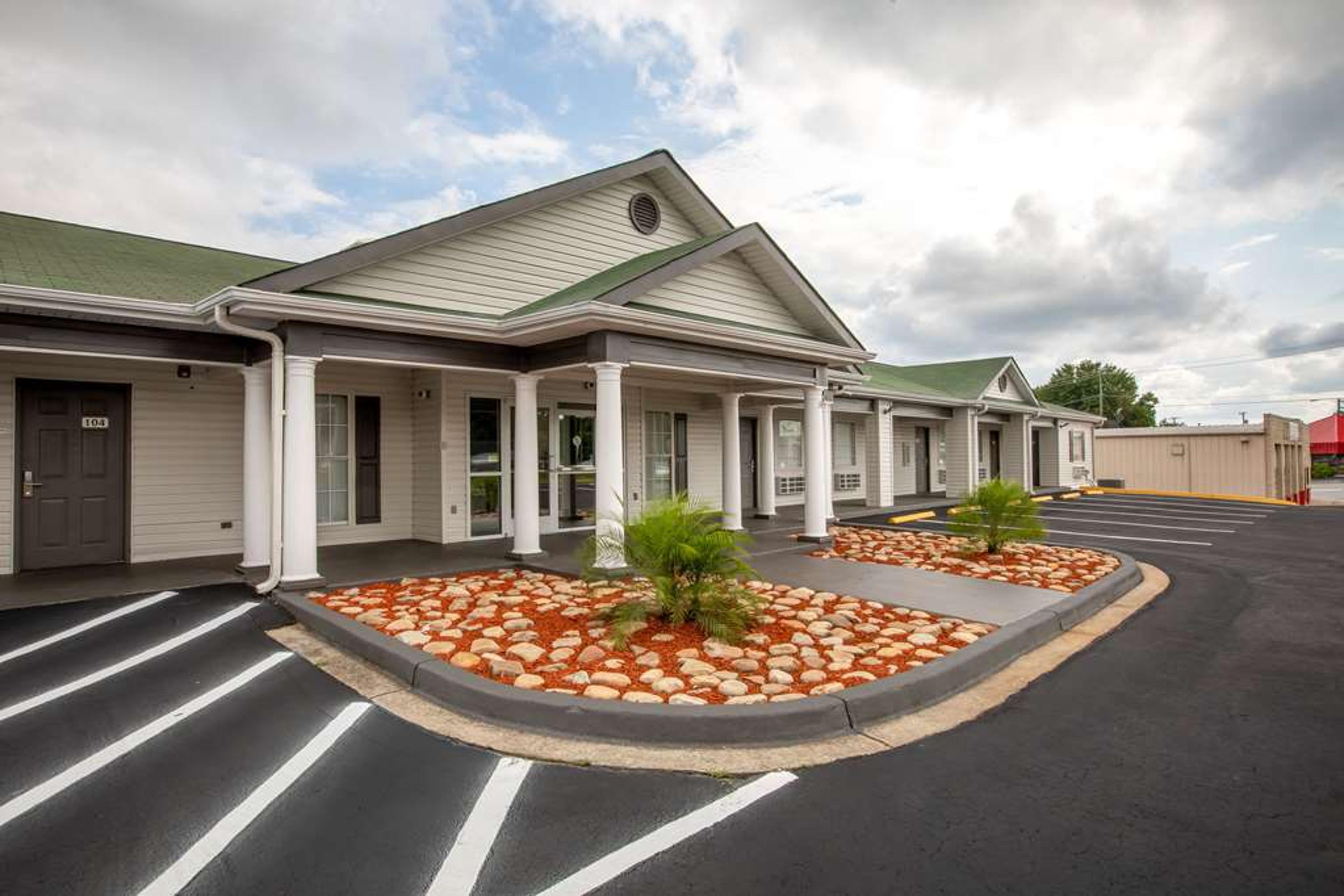 SUBURBAN STUDIOS SPARTANBURG - I-26