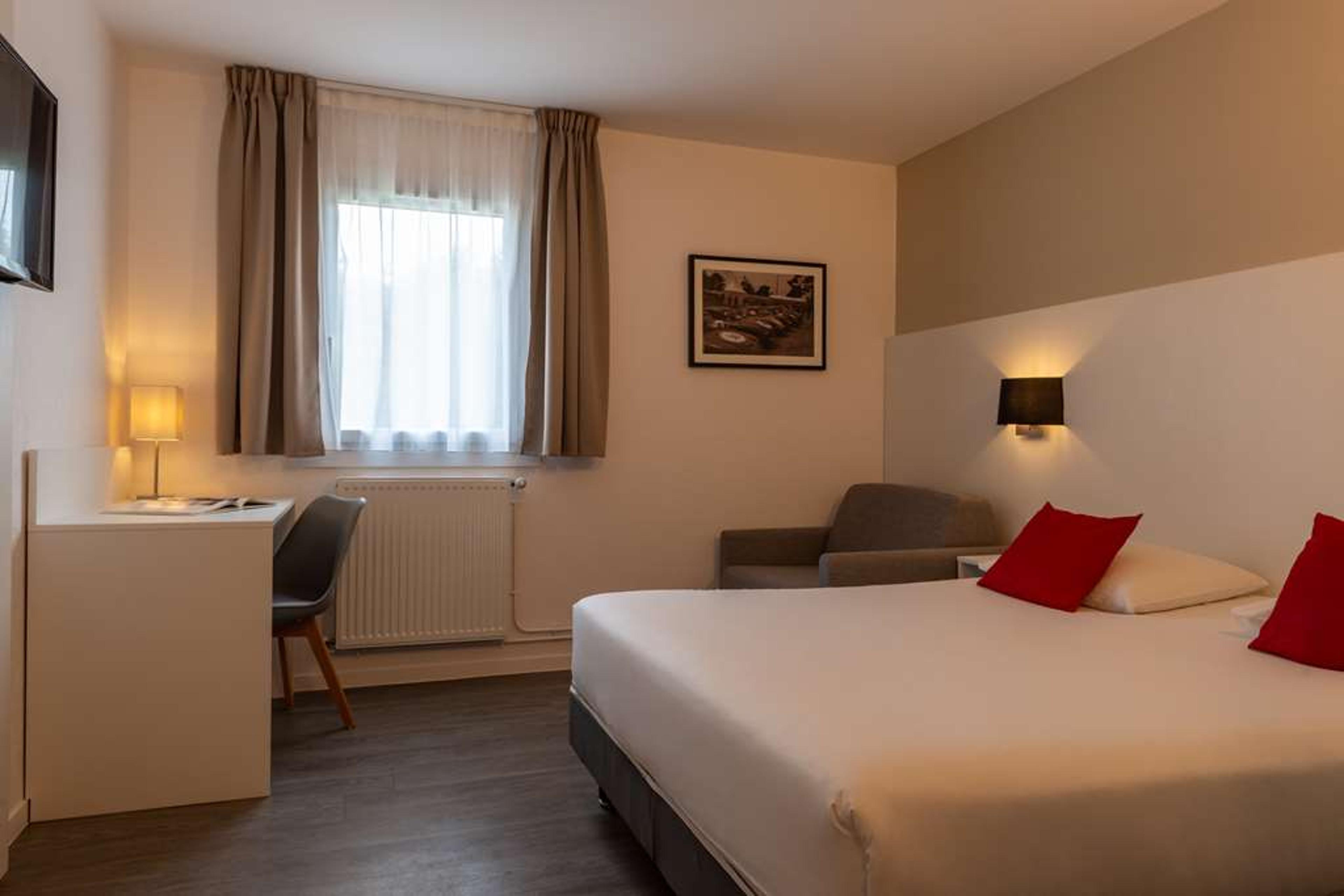 OG CITY HOTEL ACROPOLE BERNAY