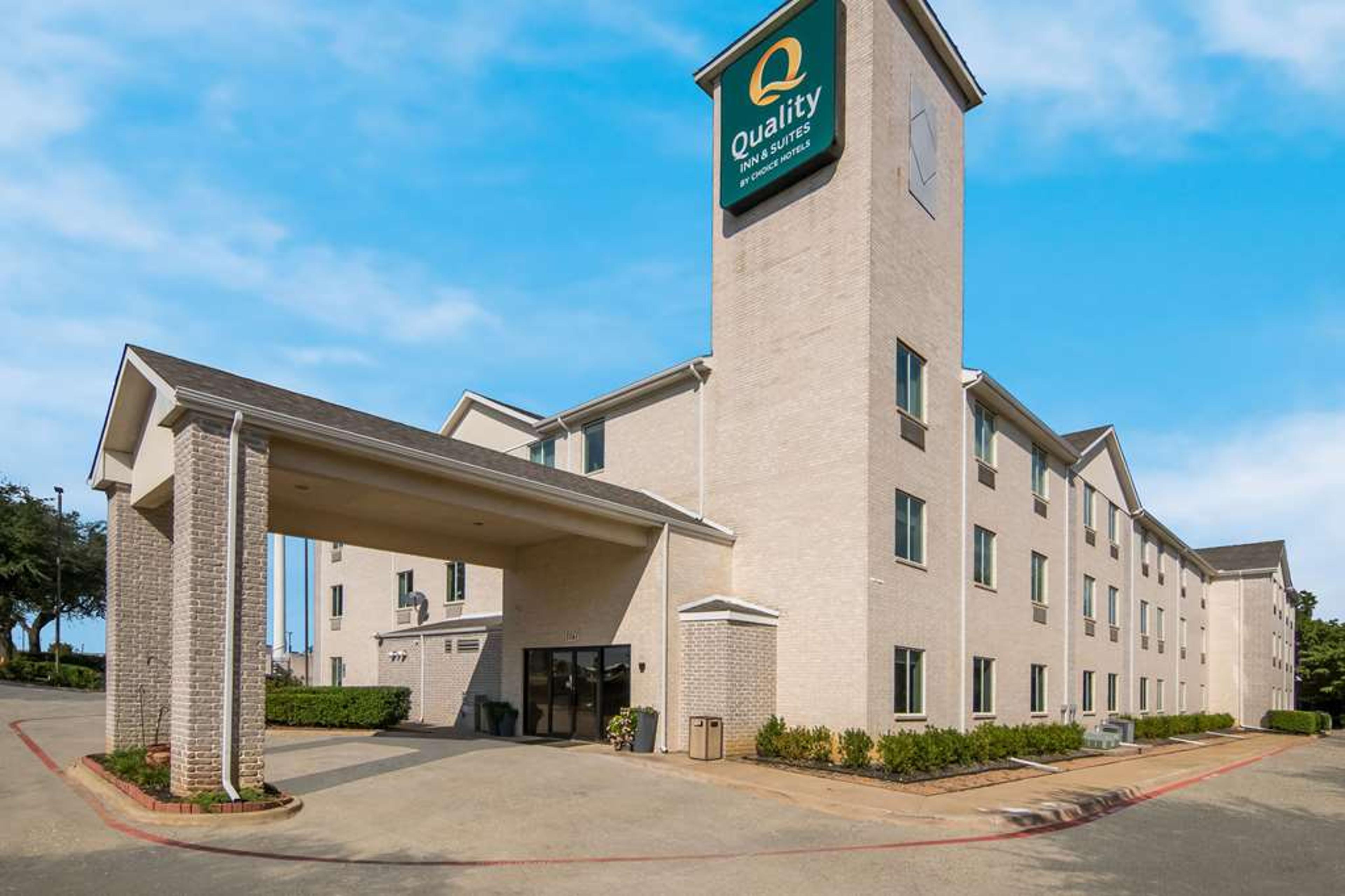 QUALITY INN & SUITES ROANOKE - FORT