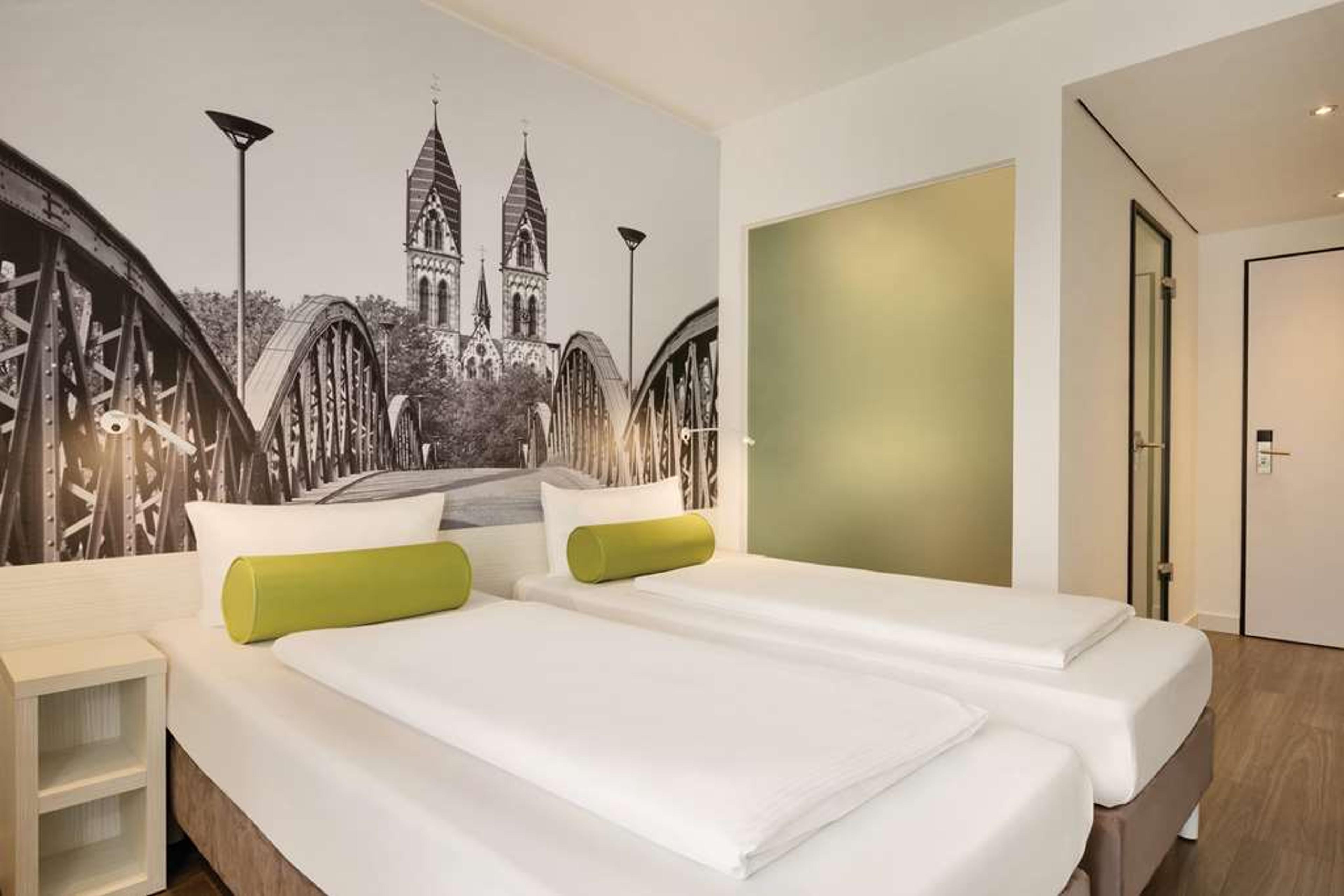SUPER 8 BY WYNDHAM MAINZ ZOLLHAFEN