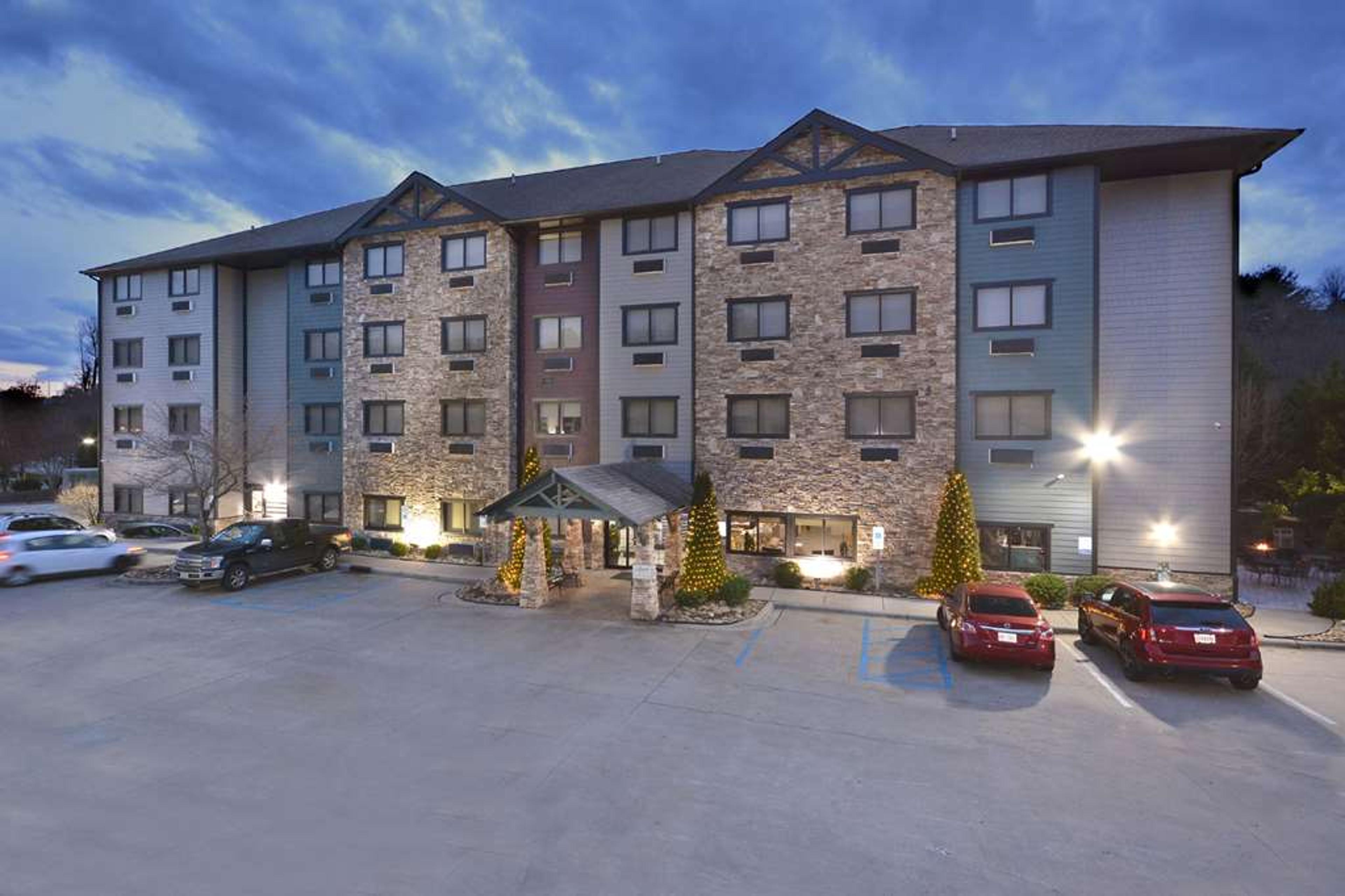 BROOKSTONE LODGE NEAR BILTMORE VILL