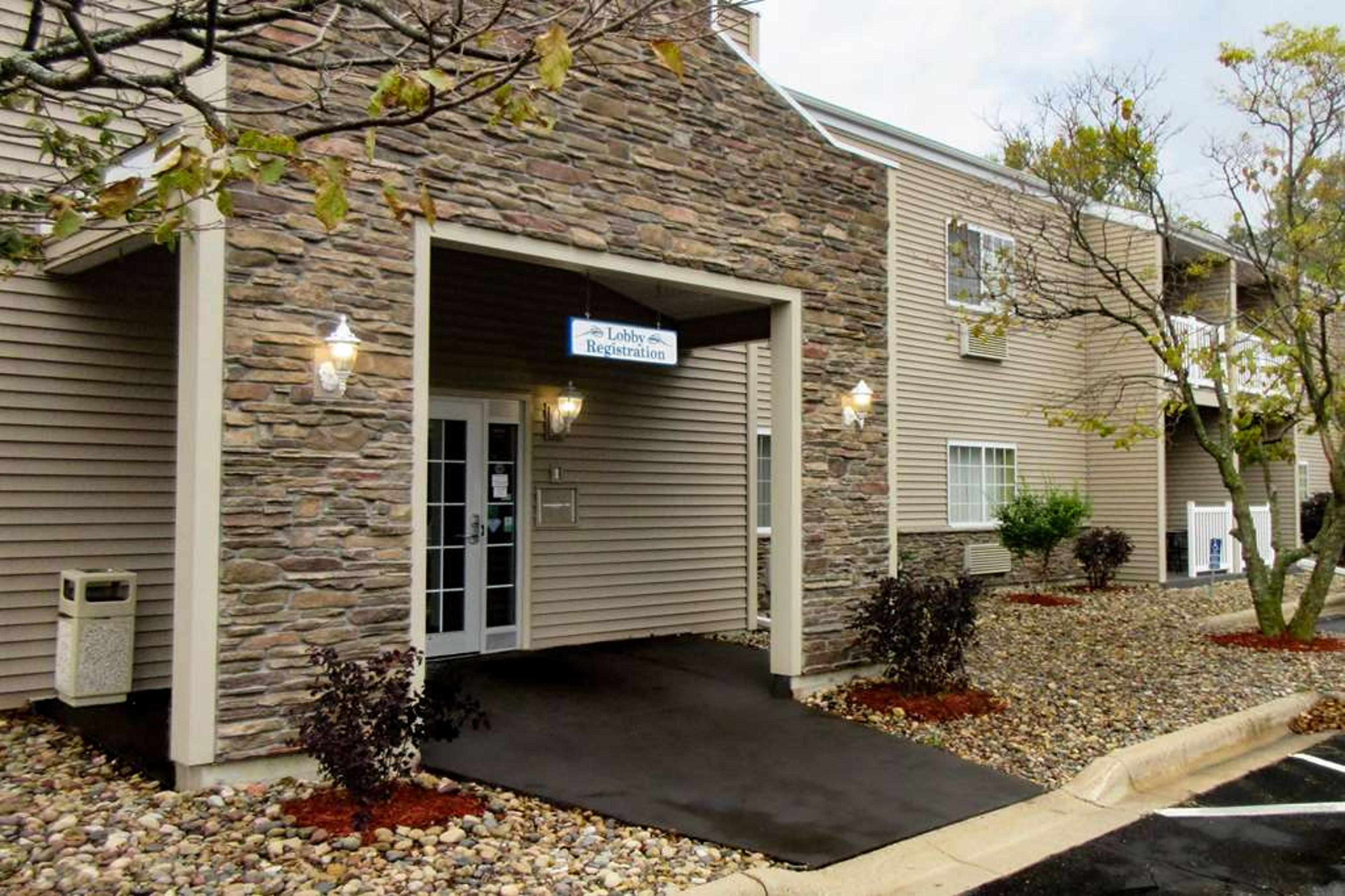 QUALITY INN AND SUITES RED WING