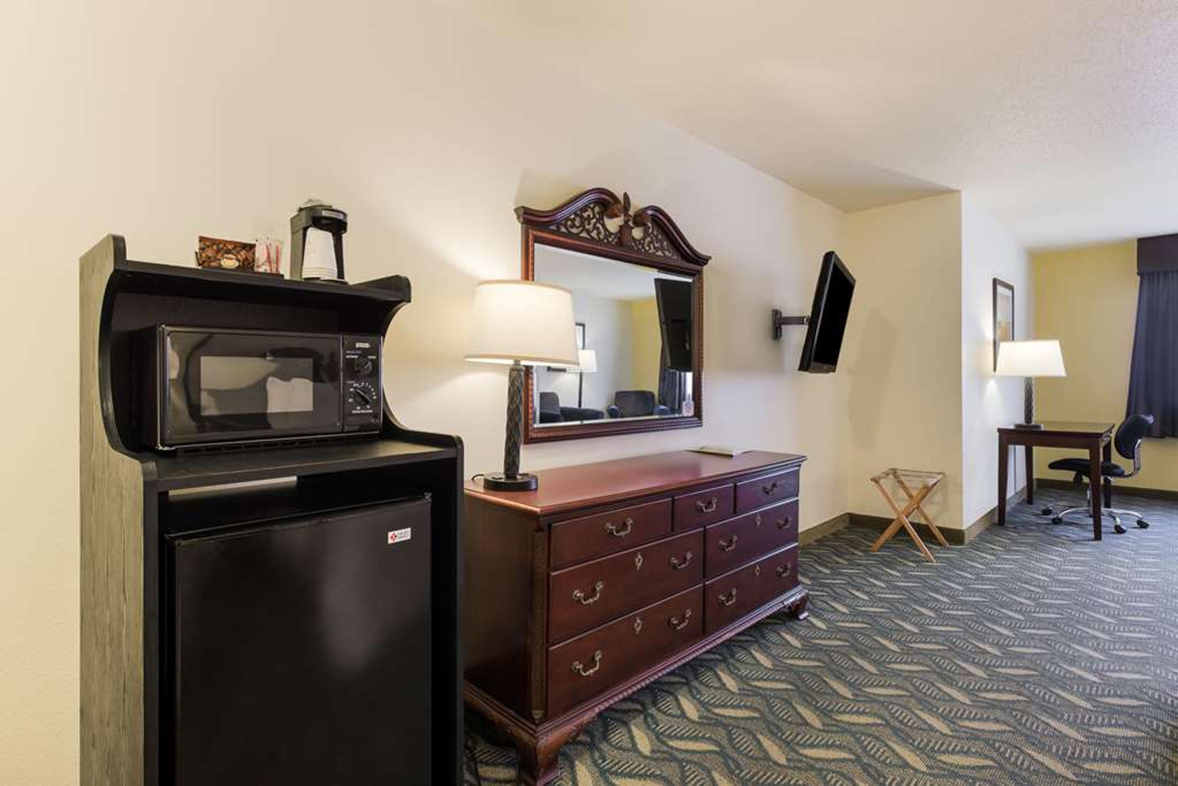 QUALITY INN AND SUITES RED WING
