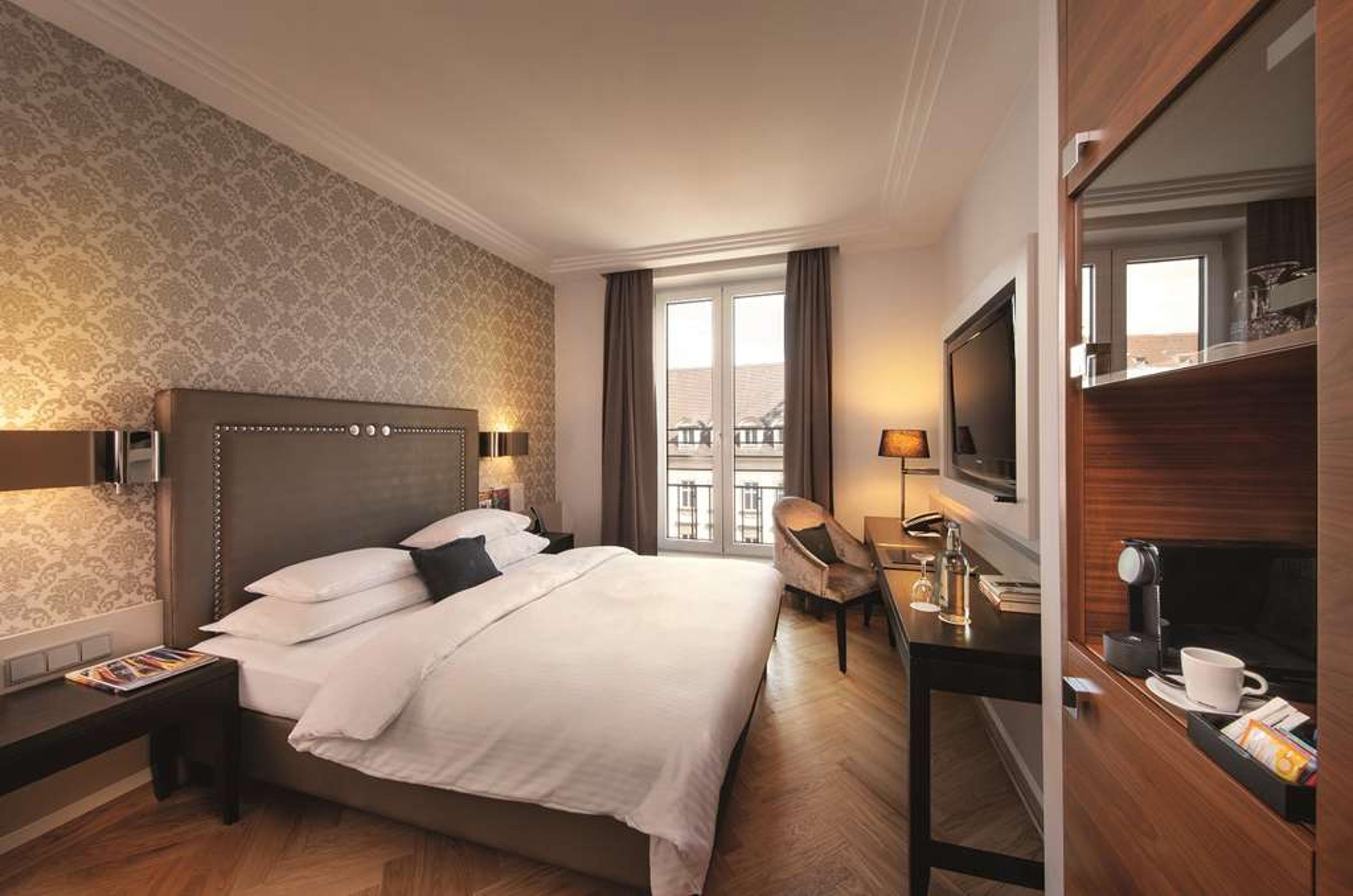 HOTEL MAXIMILIANS
