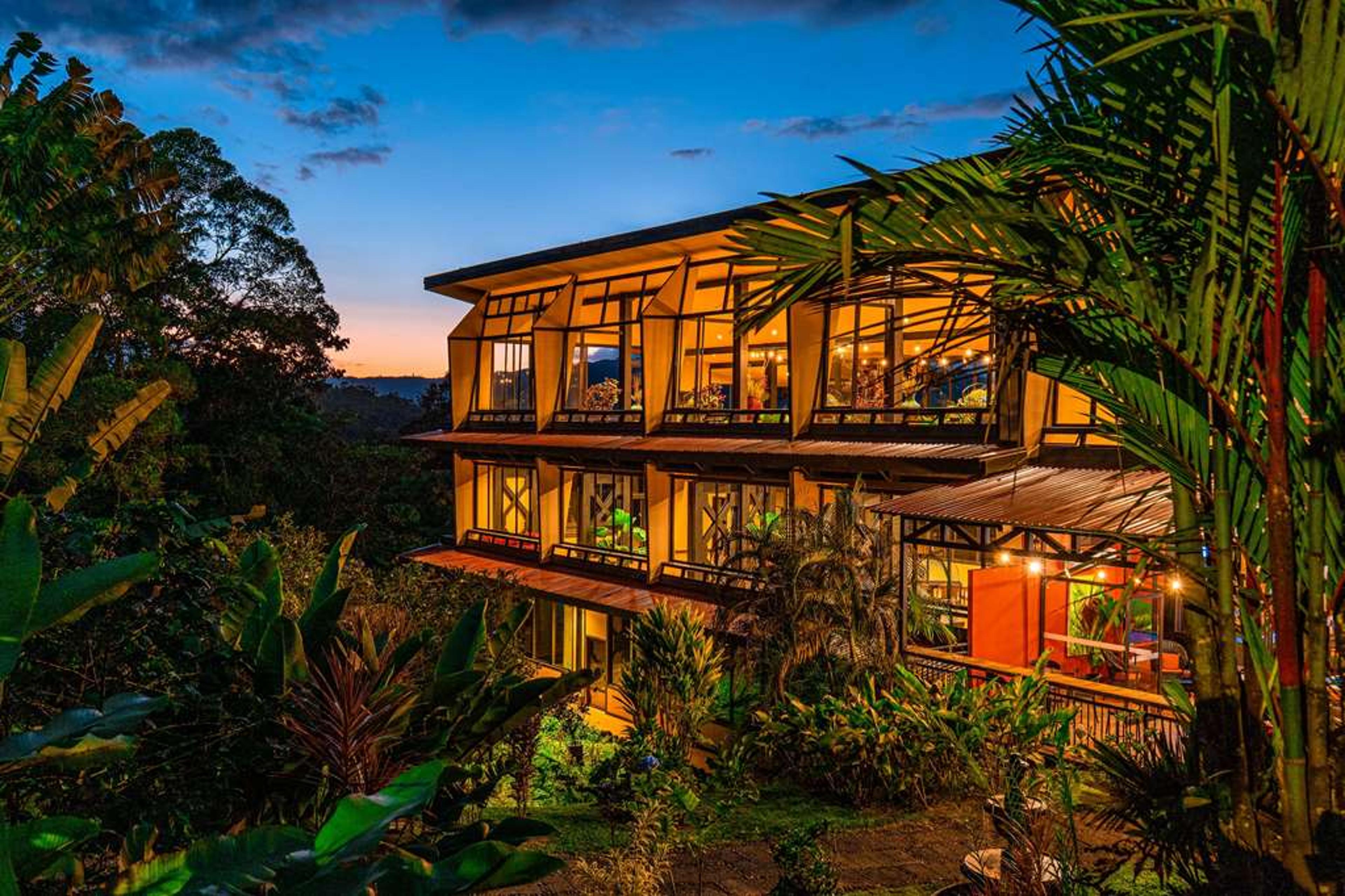 HOTEL ARENAL KIORO SUITES