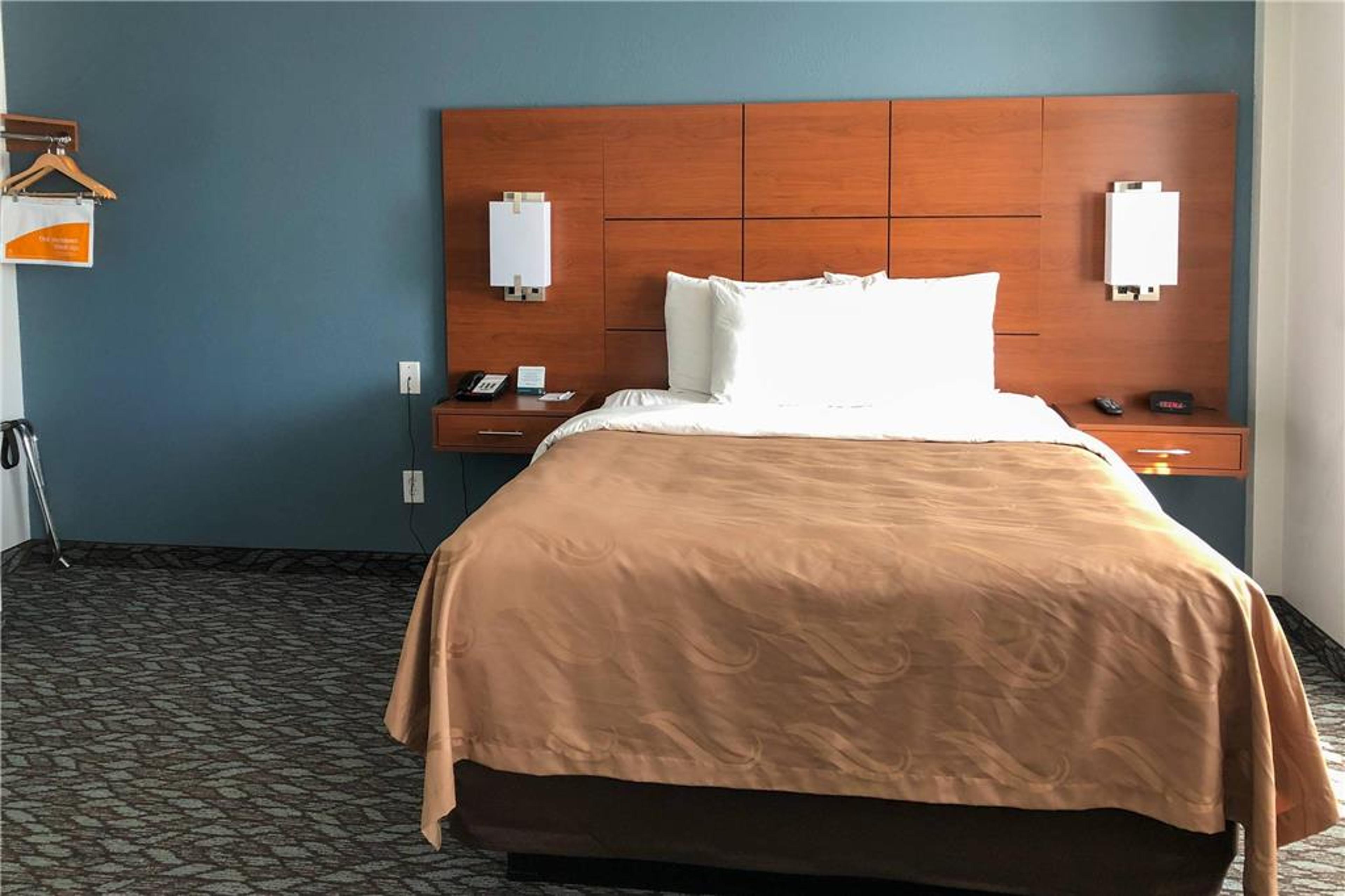 QUALITY INN & SUITES WATERTOWN FORT