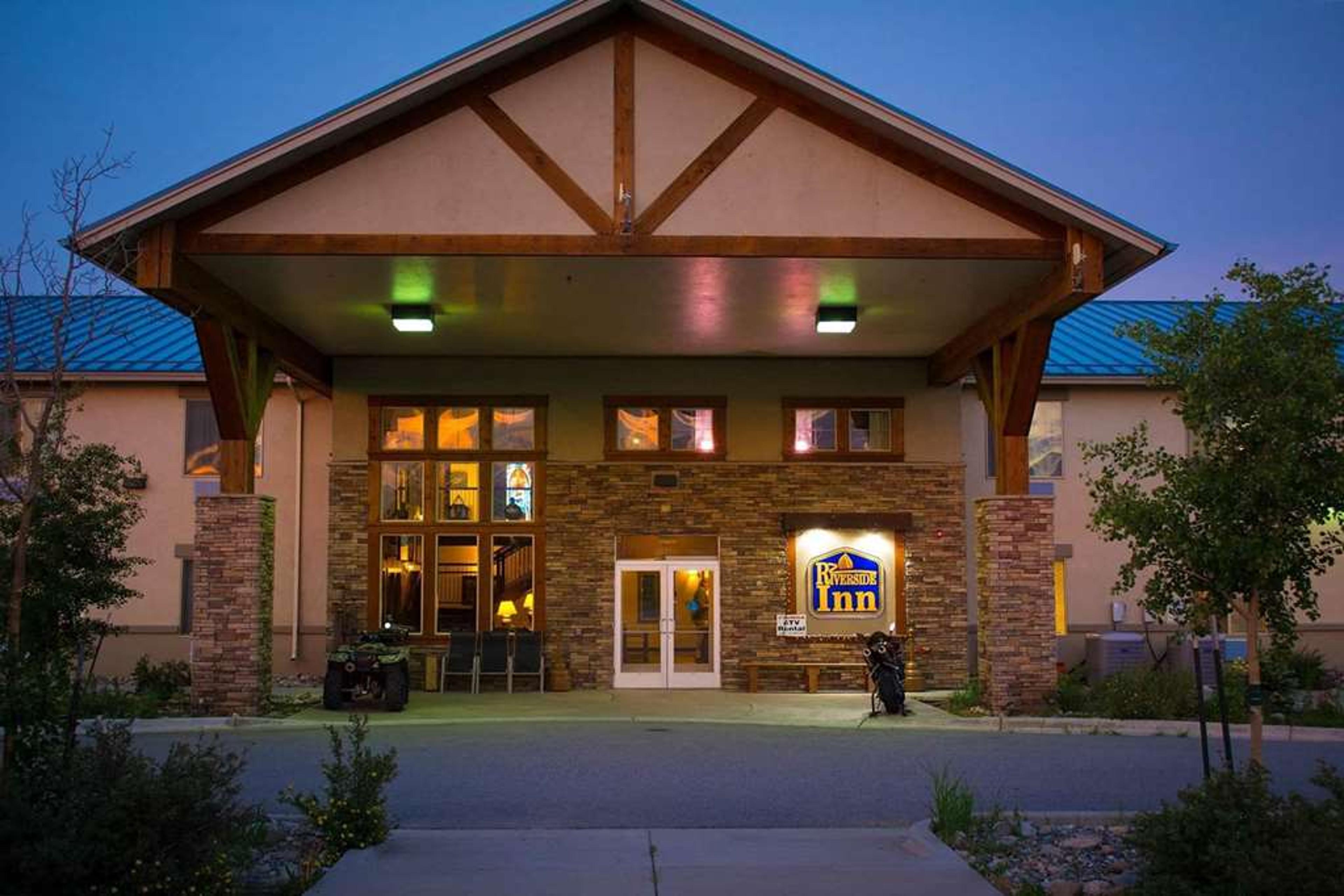 A RIVERSIDE INN TRAVELODGE BY WYNDH