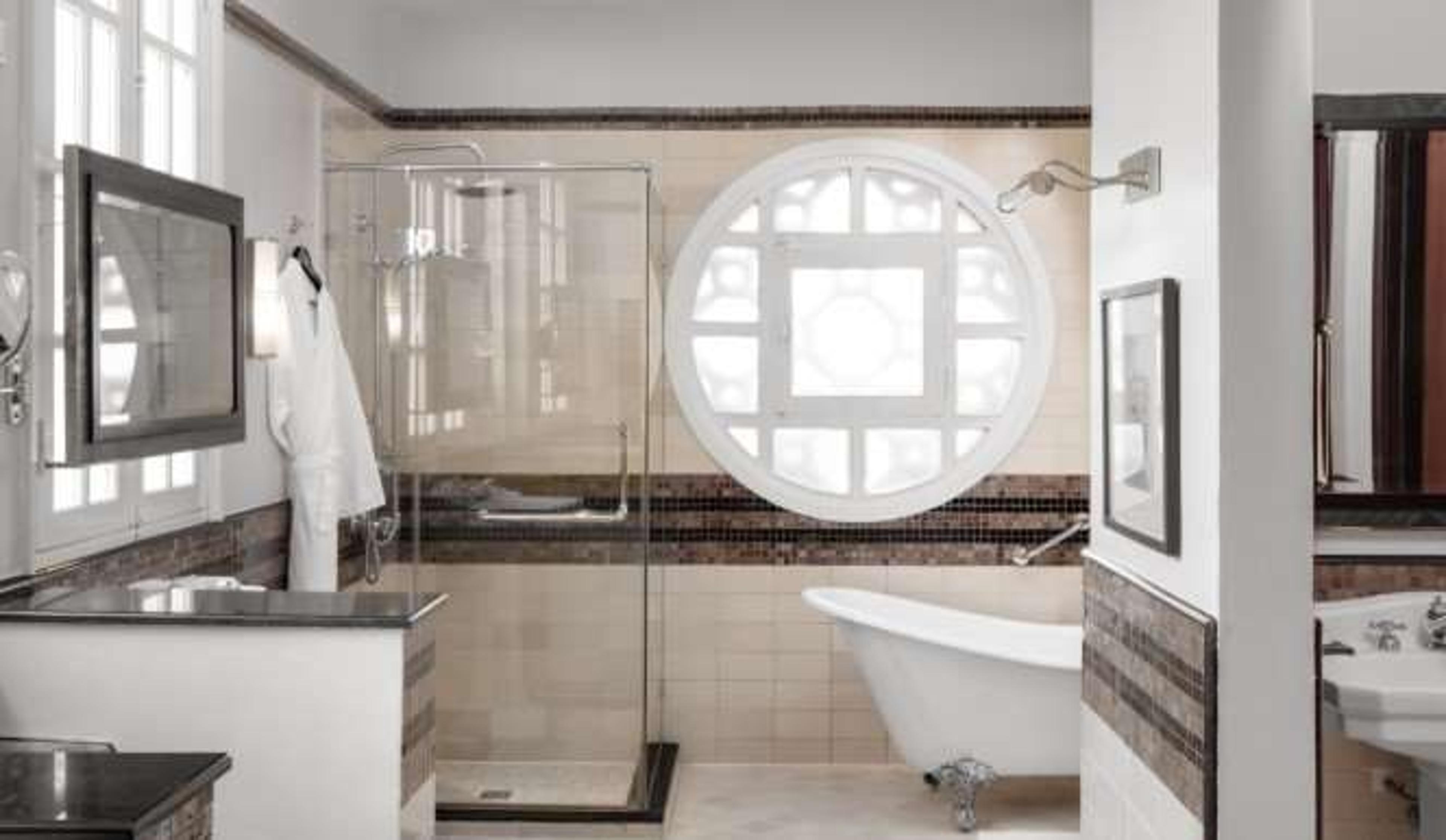 Azerai La Residence Hue