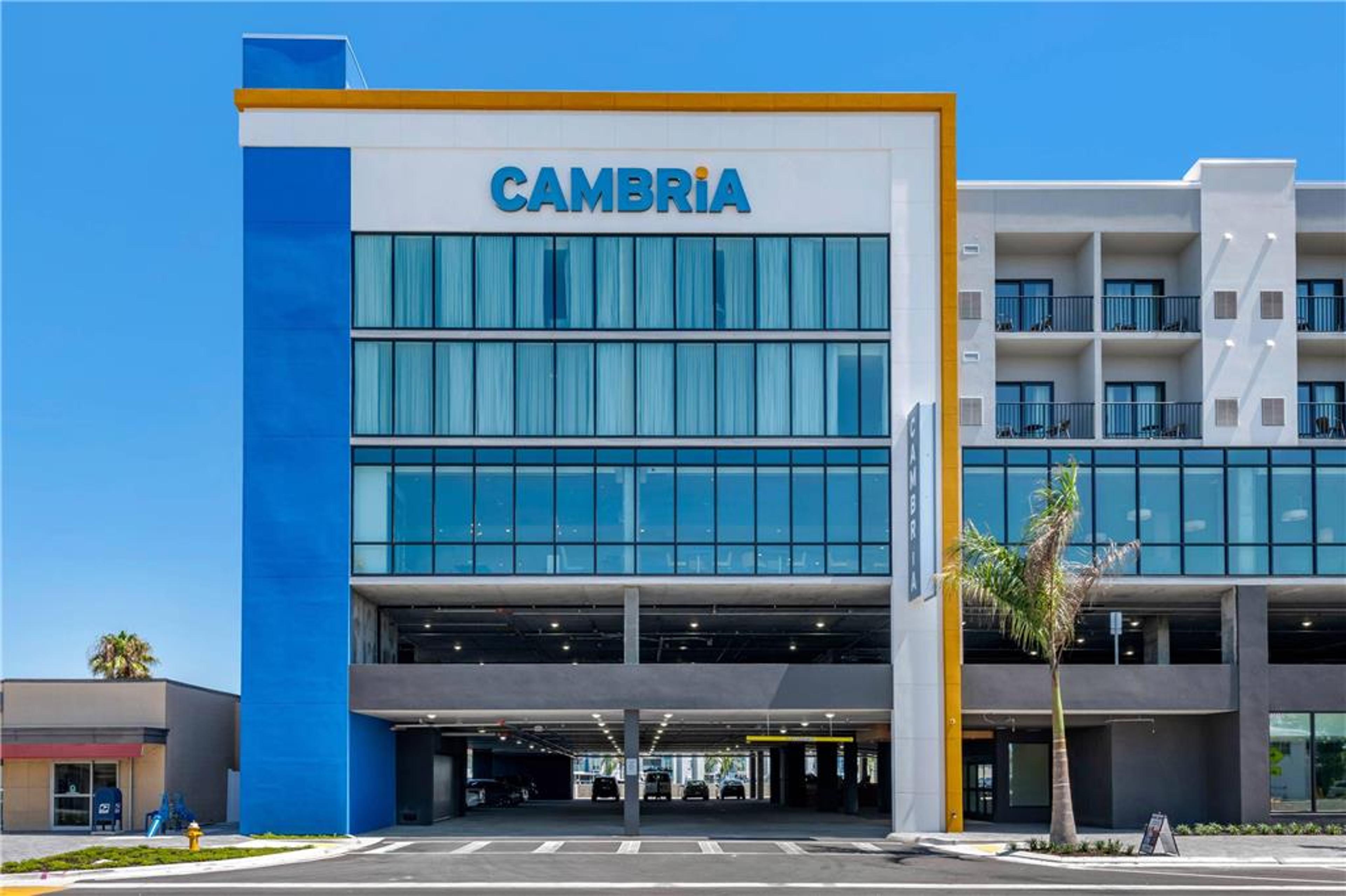 CAMBRIA HOTEL ST PETERSBURG-MADEIRA