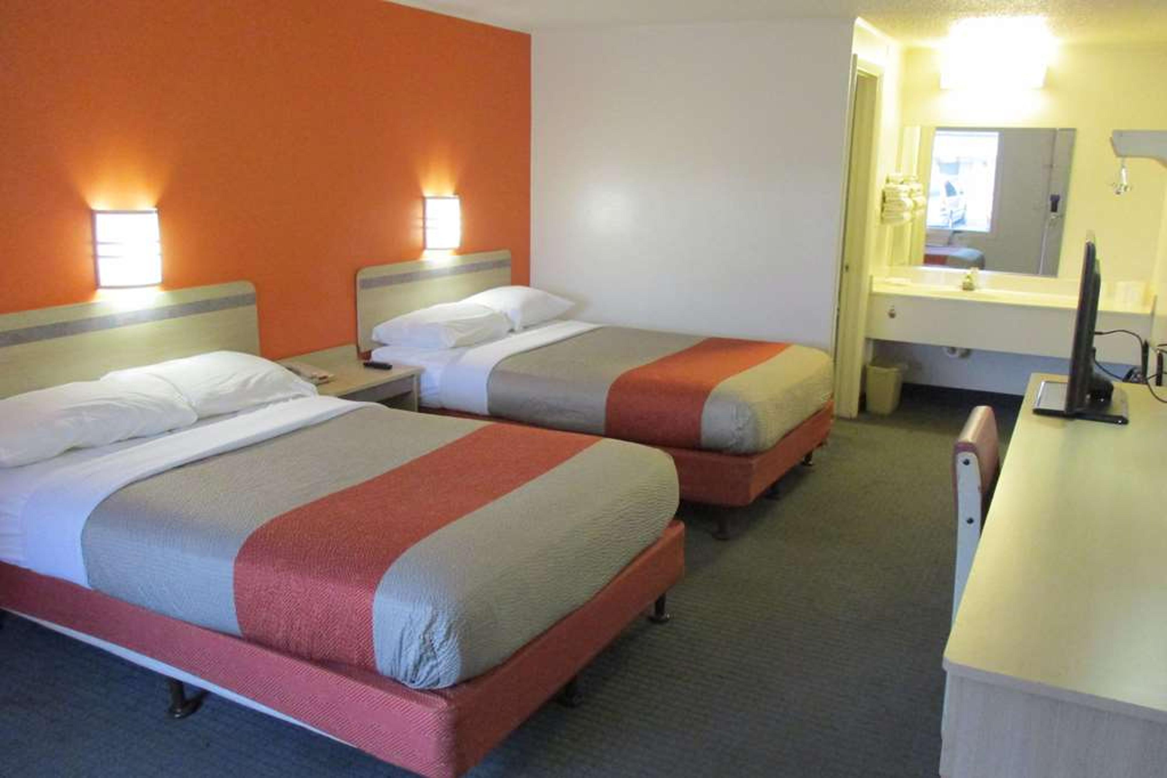 TRAVELODGE LANSING