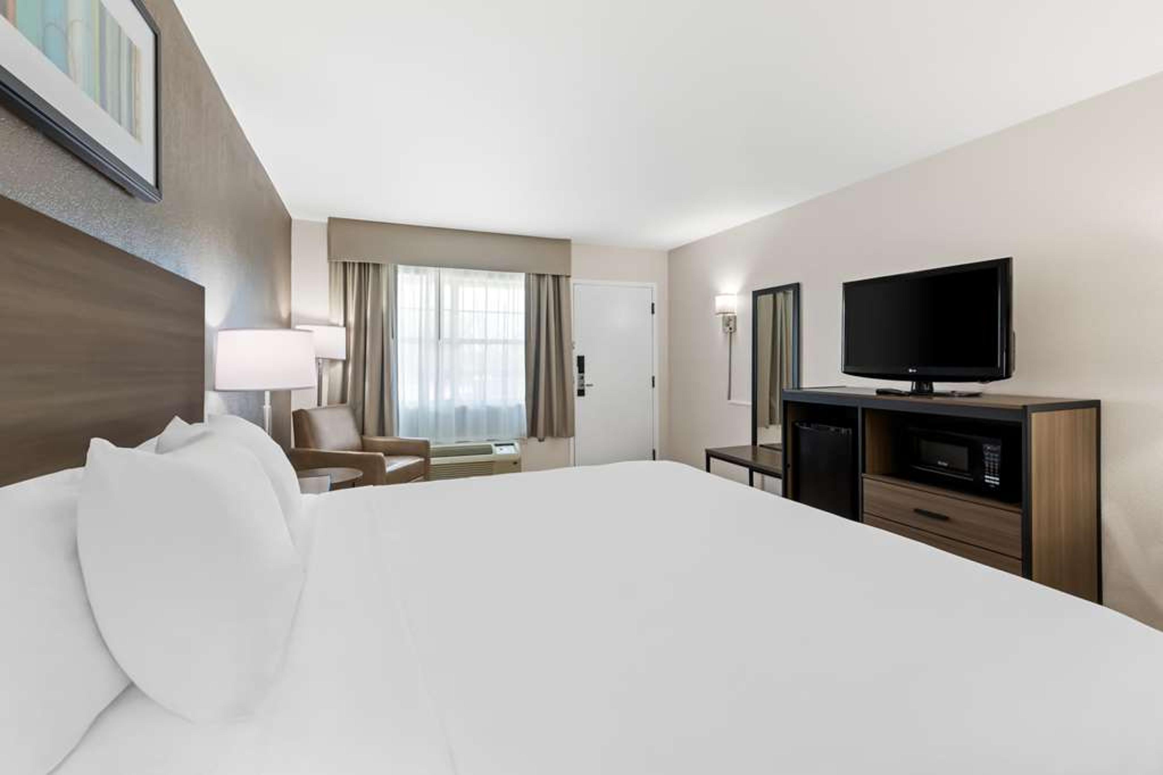 Quality Inn Fayetteville near Historic Downtown Square