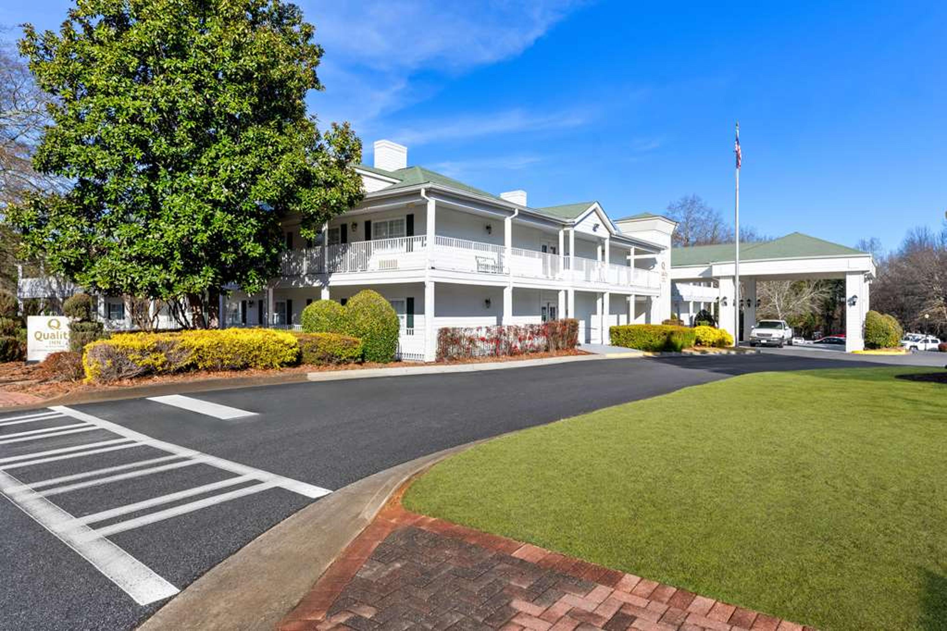 Quality Inn Fayetteville near Historic Downtown Square