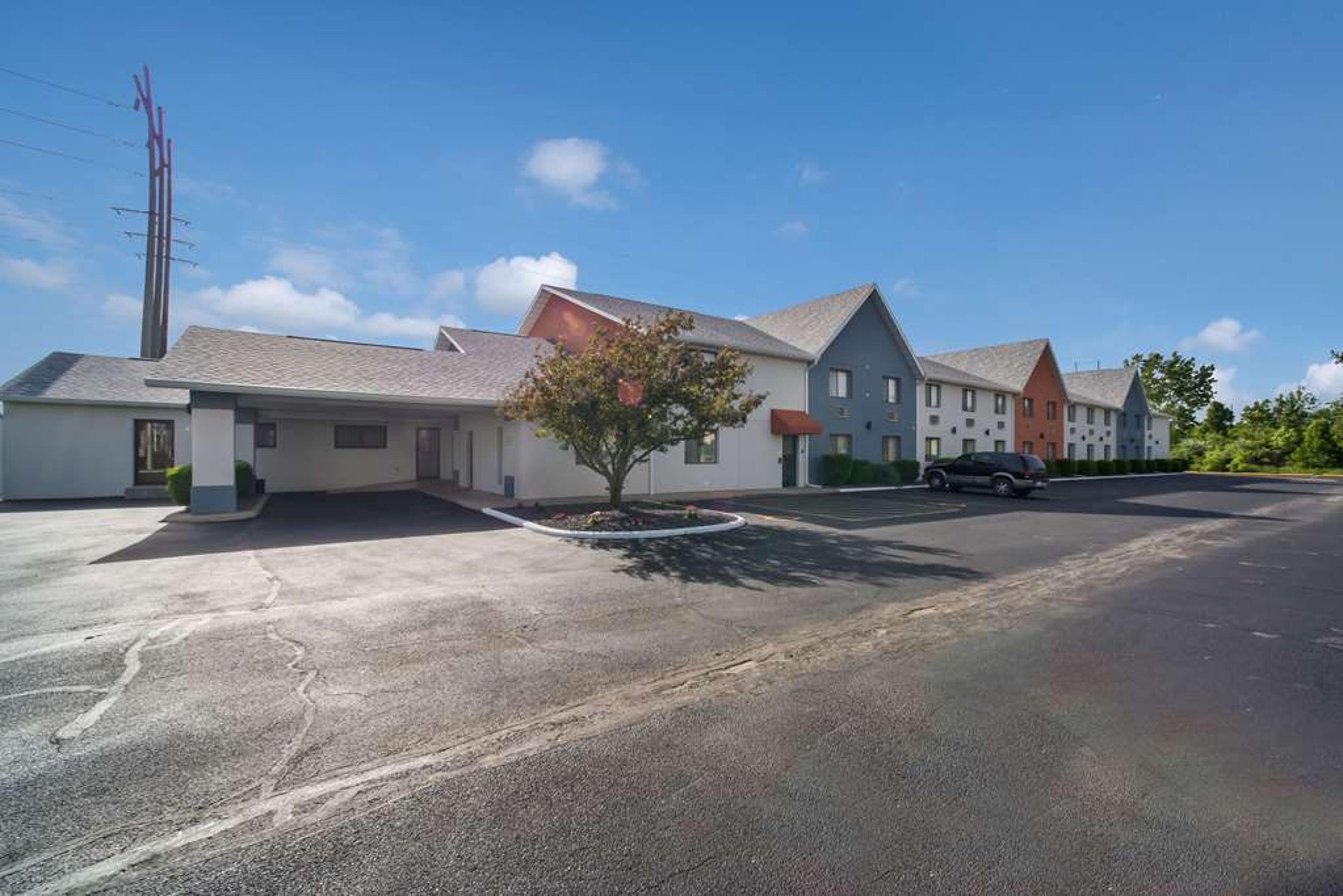 RAMADA BY WYNDHAM EFFINGHAM