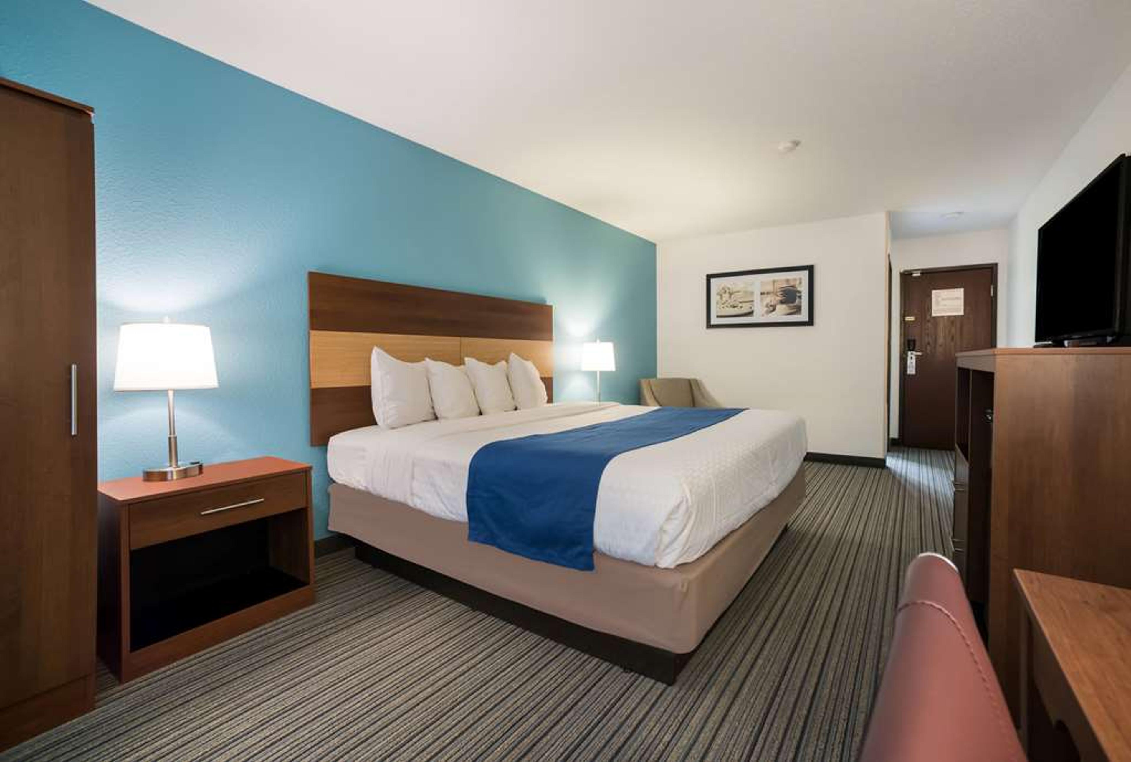 RAMADA BY WYNDHAM EFFINGHAM