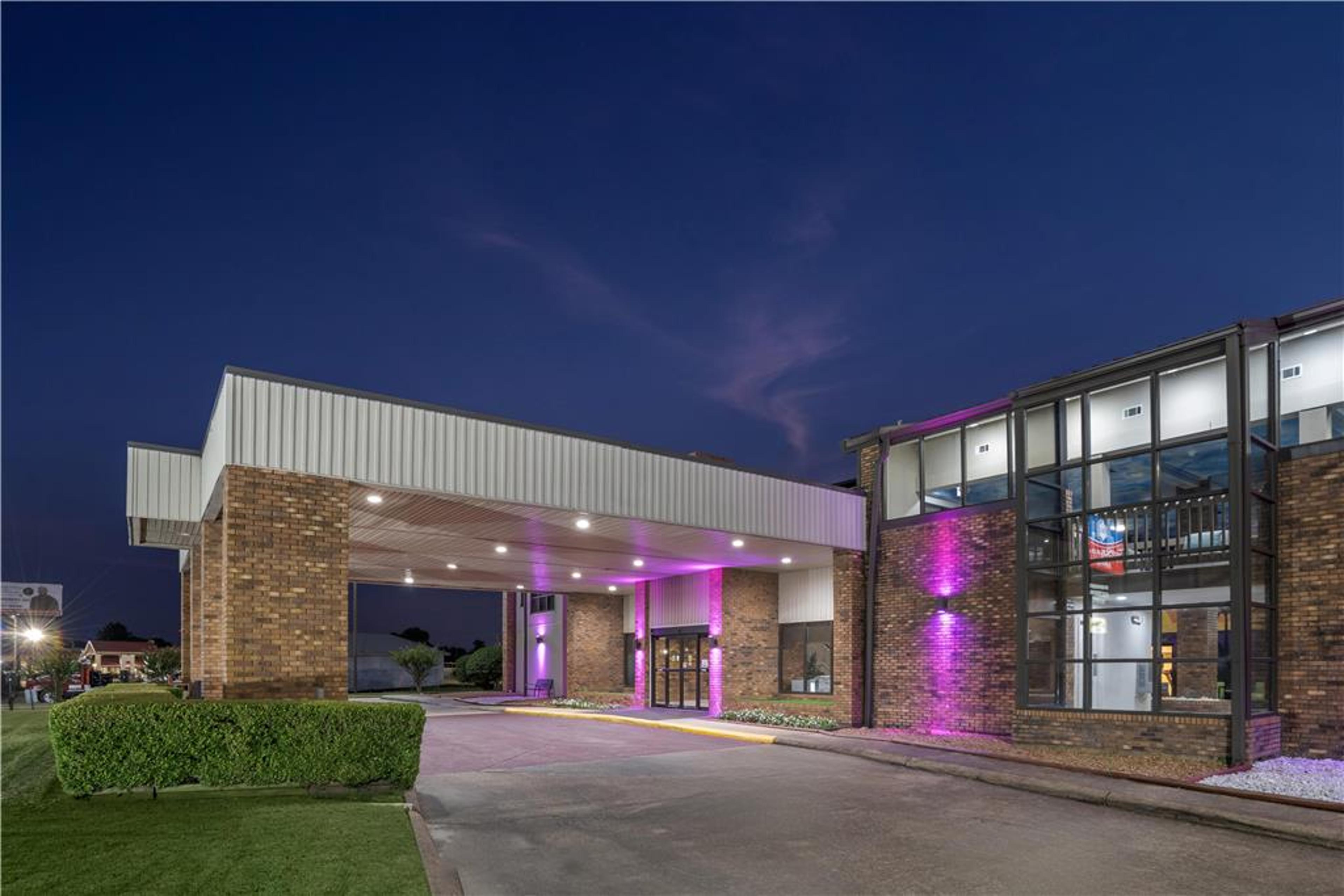 SureStay Plus by Best Western Greenwood