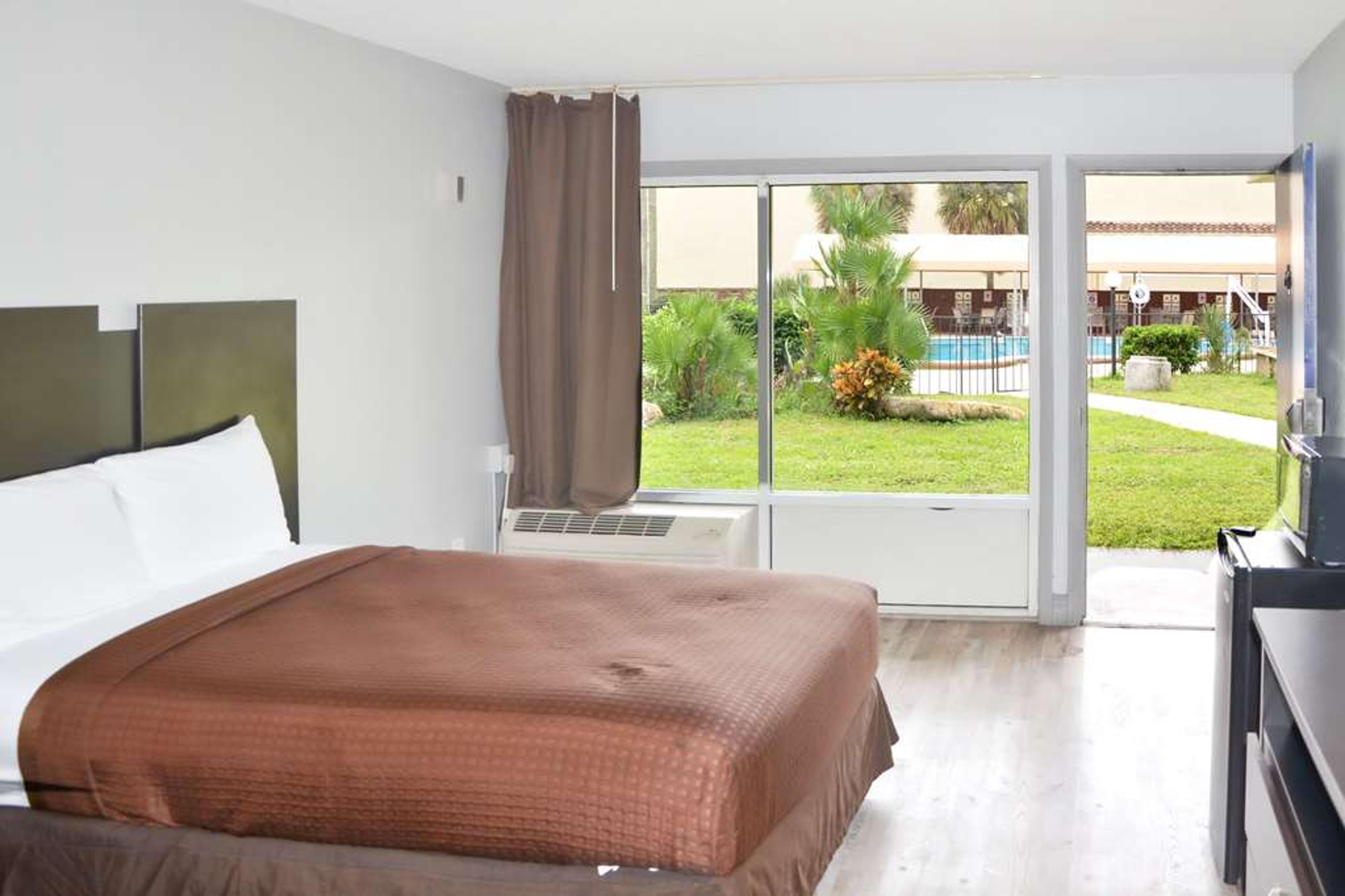 RODEWAY INN SUN CITY CENTER