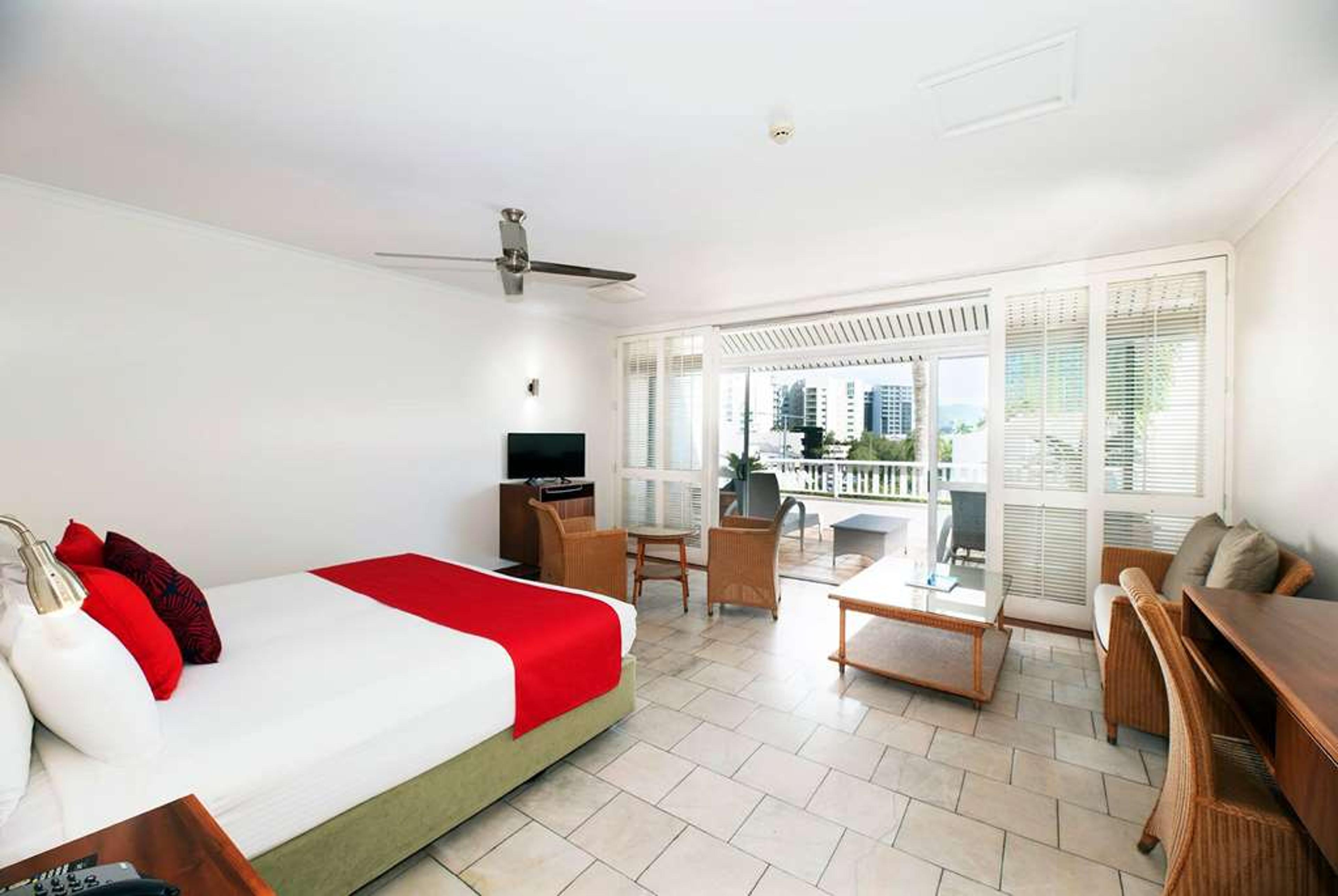 RAMADA BY WYNDHAM CAIRNS