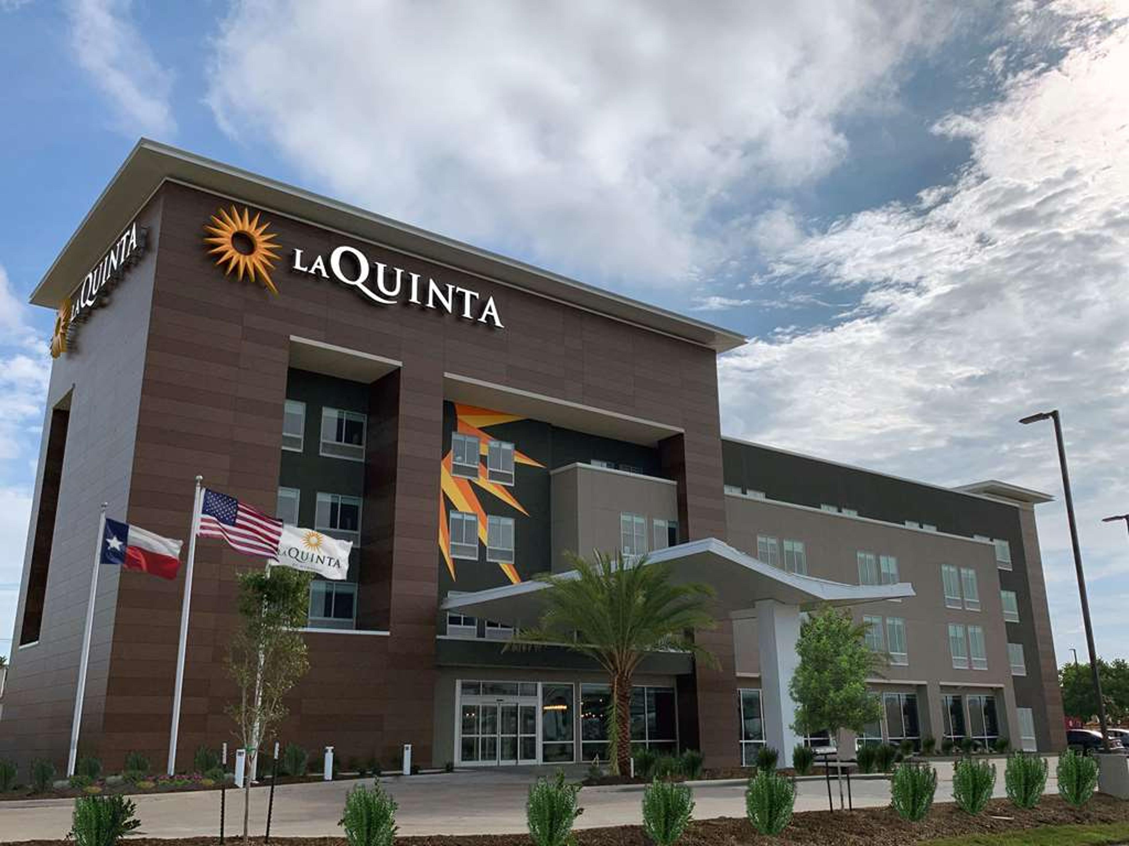 LA QUINTA INN & SUITES BY WYNDHAM-T
