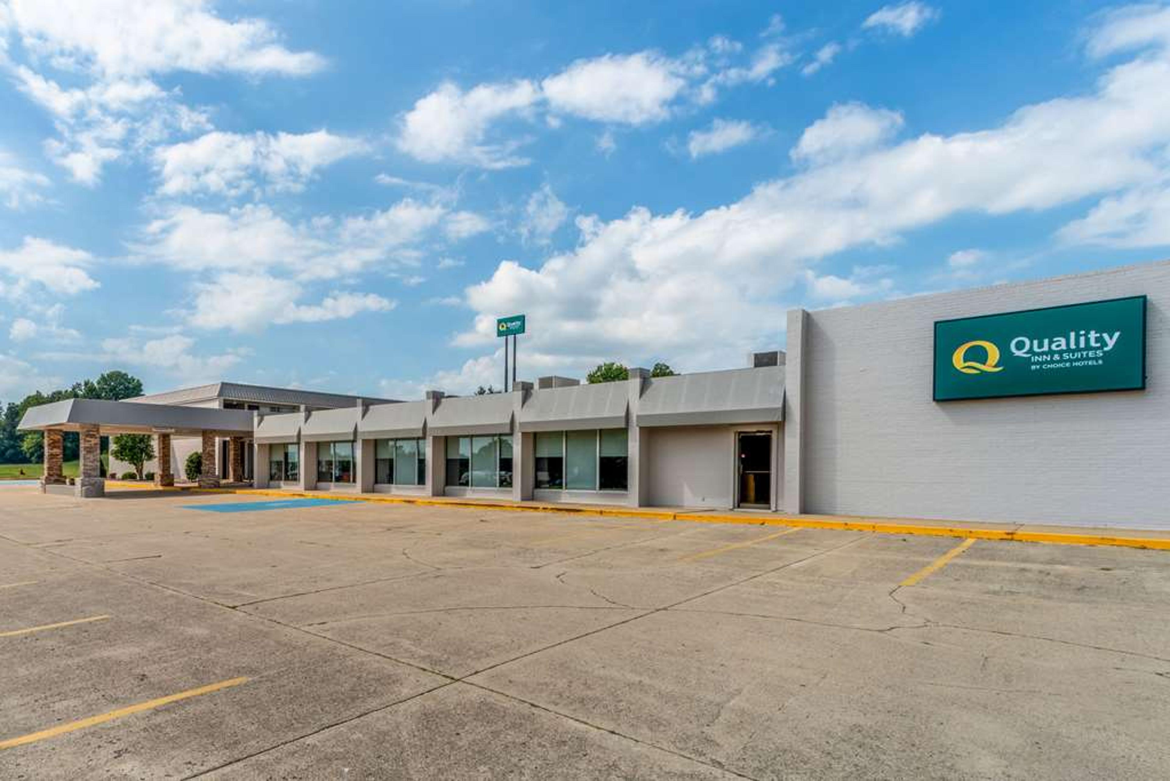 QUALITY INN AND SUITES VANDALIA NEA