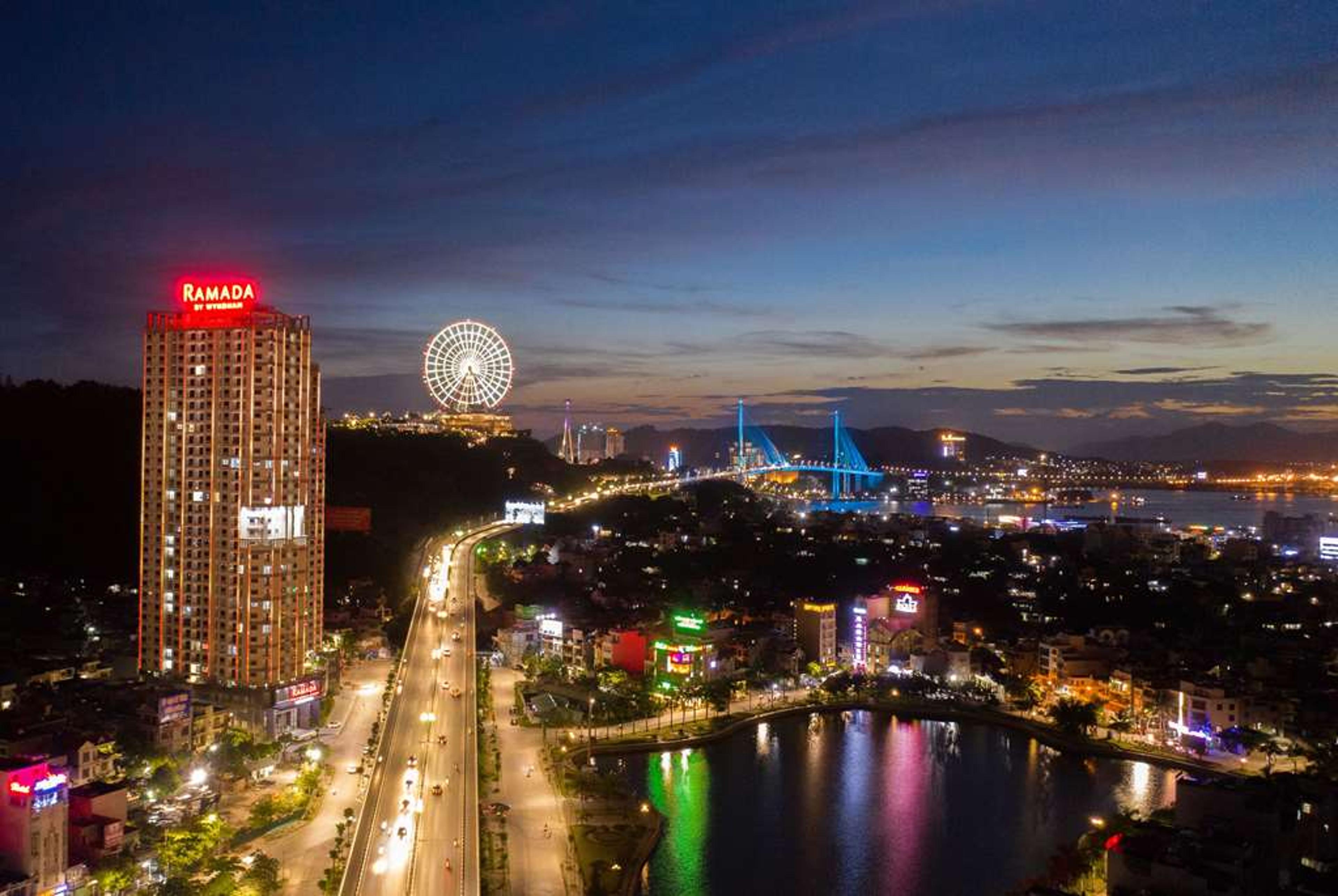 RAMADA HOTEL AND SUITES HALONG