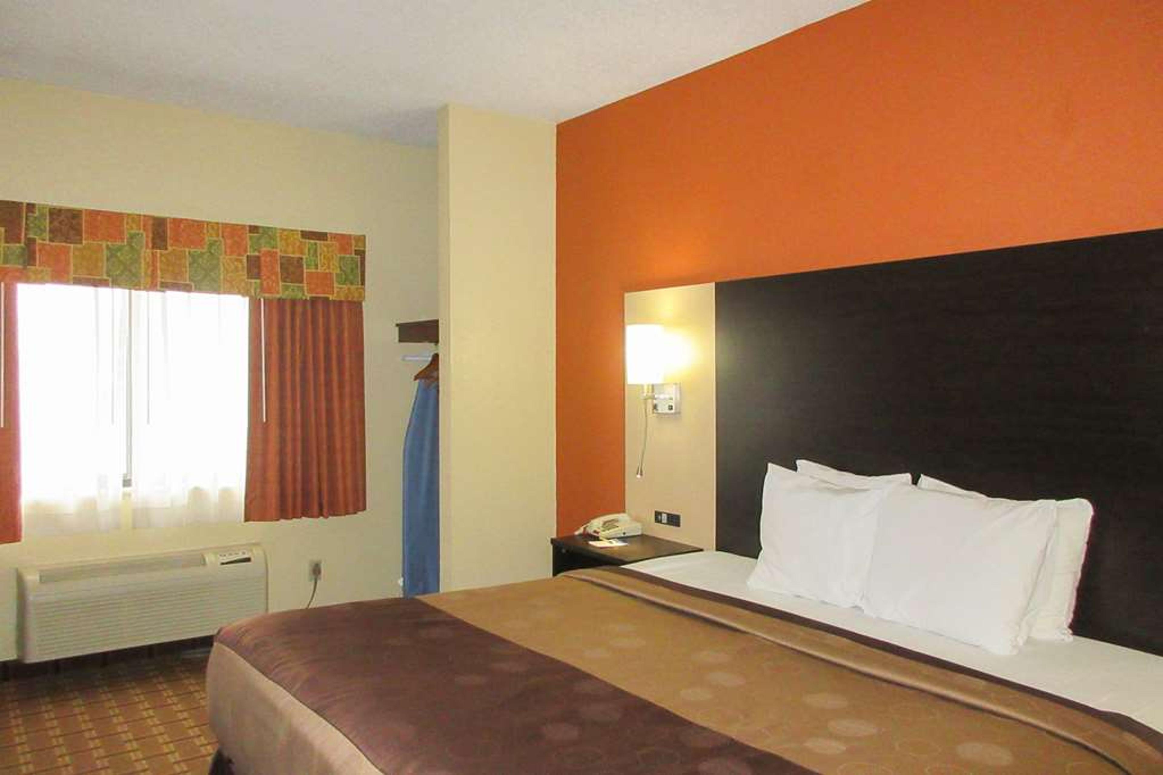 QUALITY INN AND SUITES BENTON HARBO