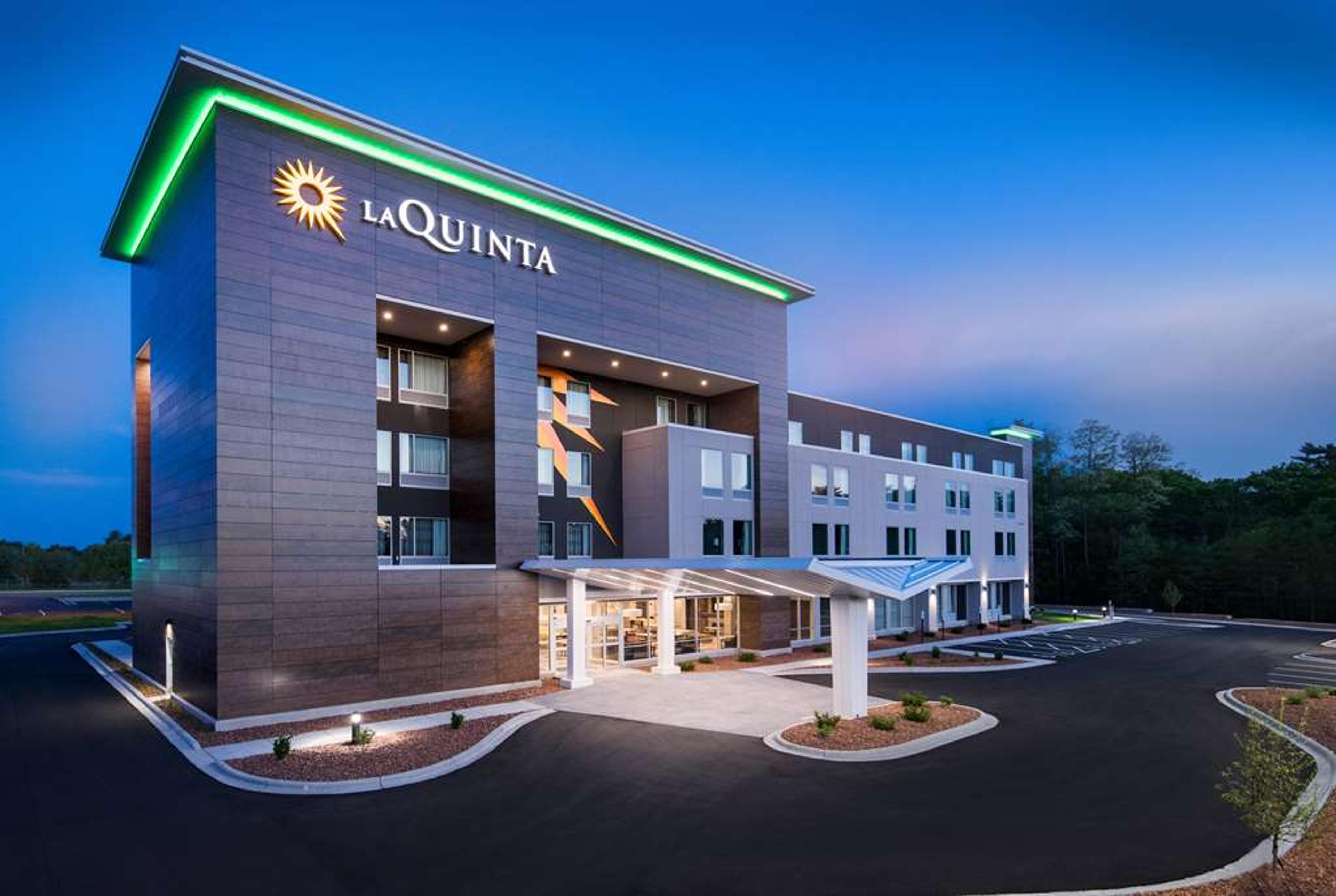 LA QUINTA INN & SUITES BY WYNDHAM W