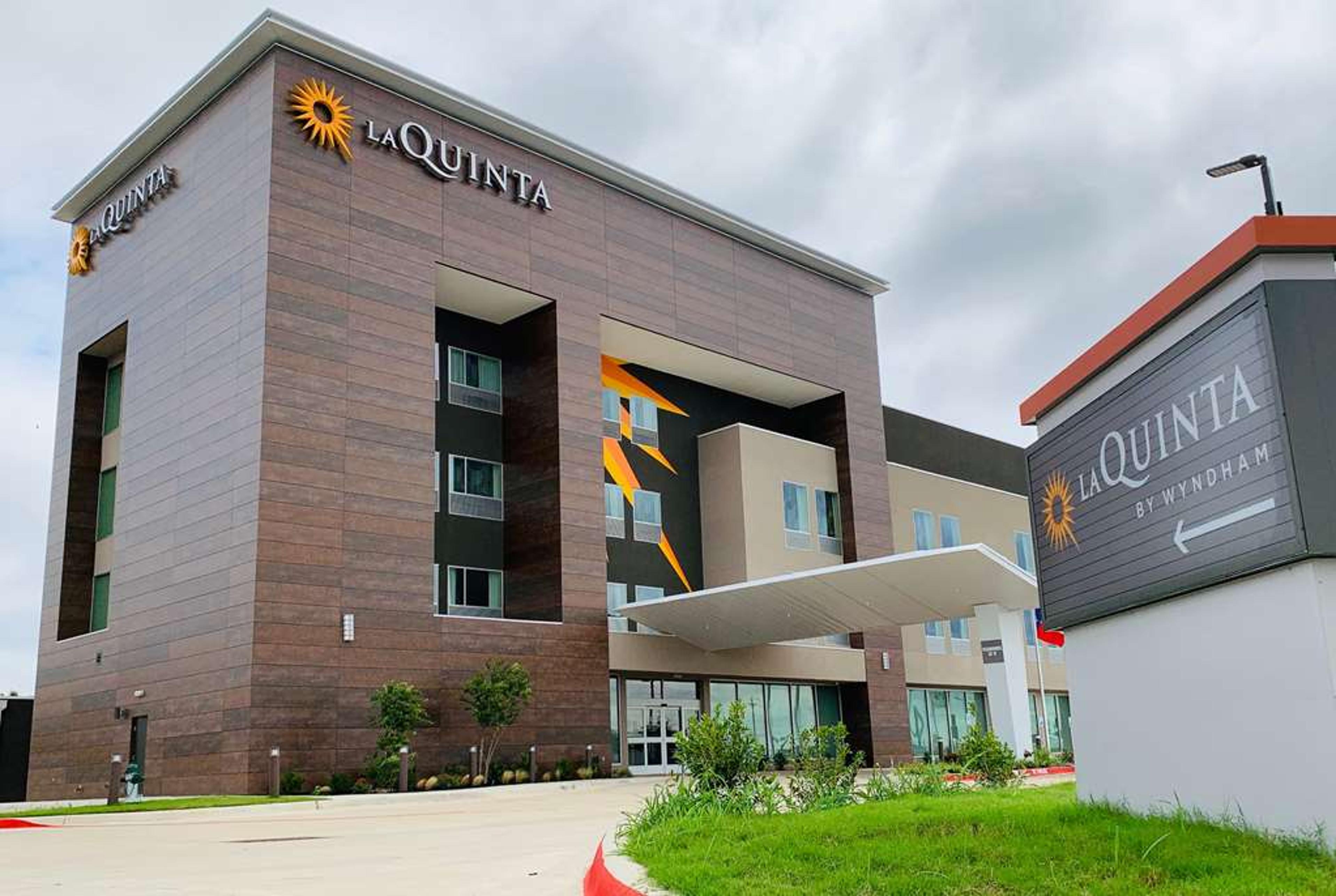 LA QUINTA INN AND SUITES BY WYNDHAM