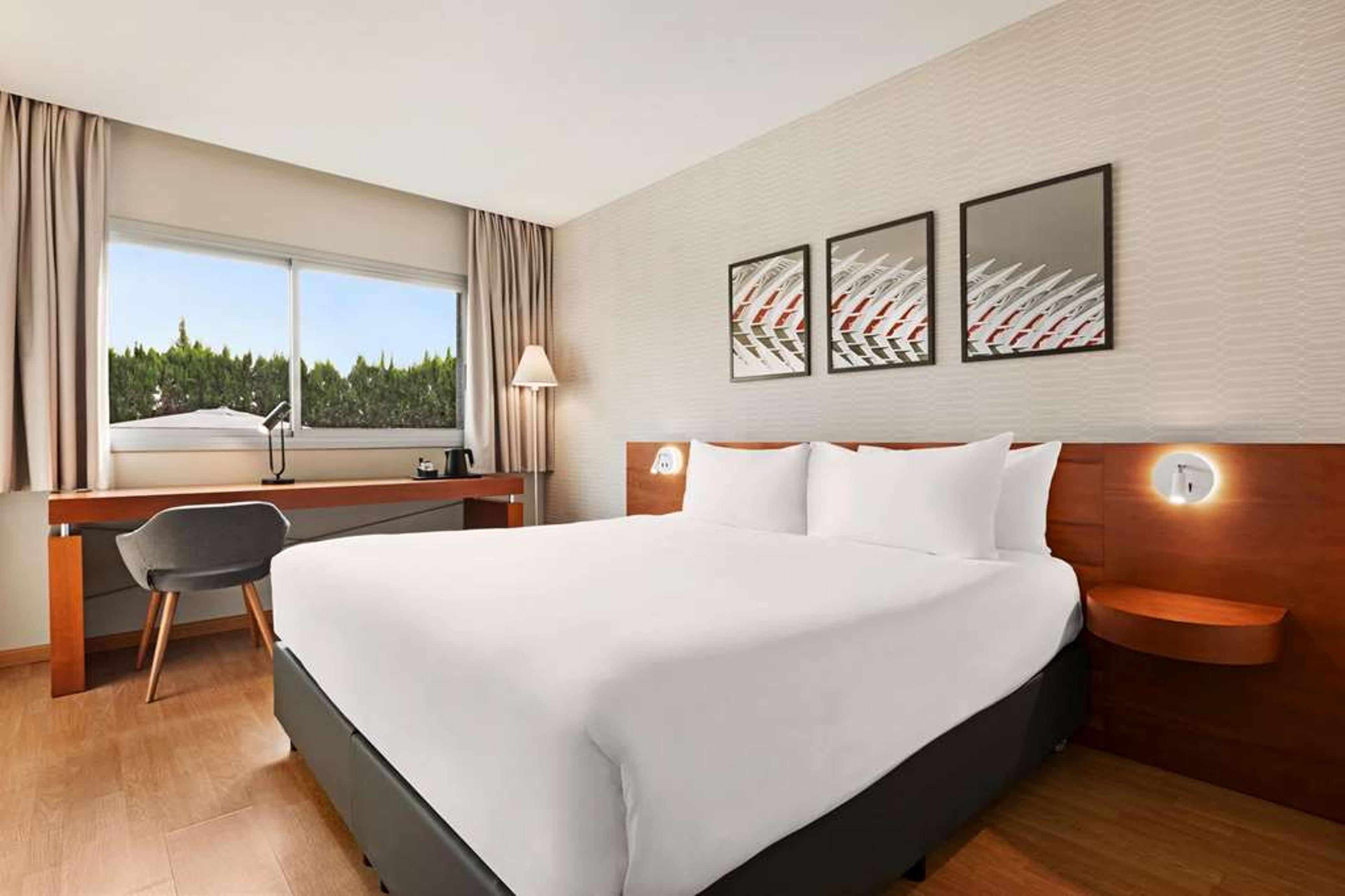 RAMADA BY WYNDHAM VALENCIA ALMUSSAF
