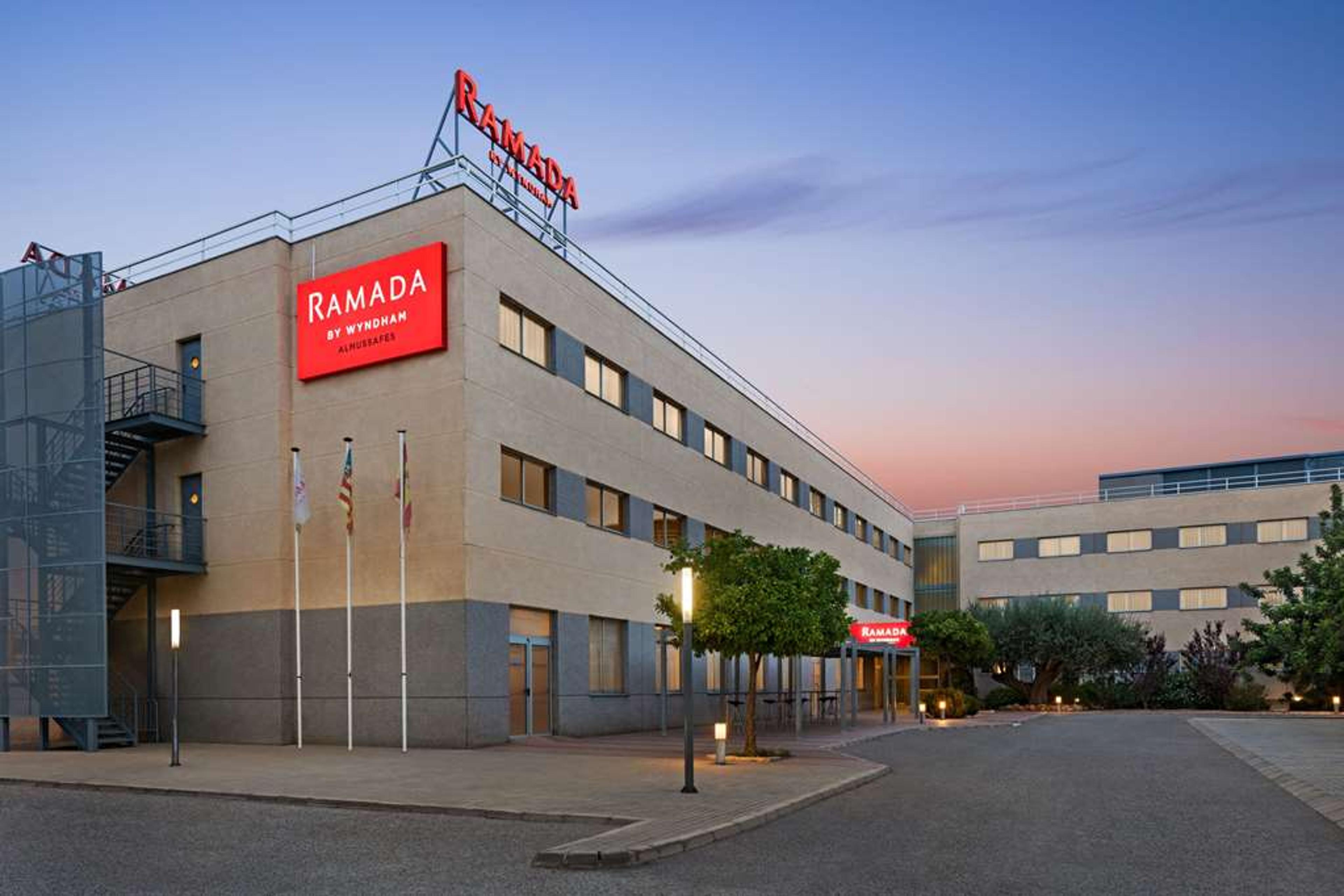 RAMADA BY WYNDHAM VALENCIA ALMUSSAF