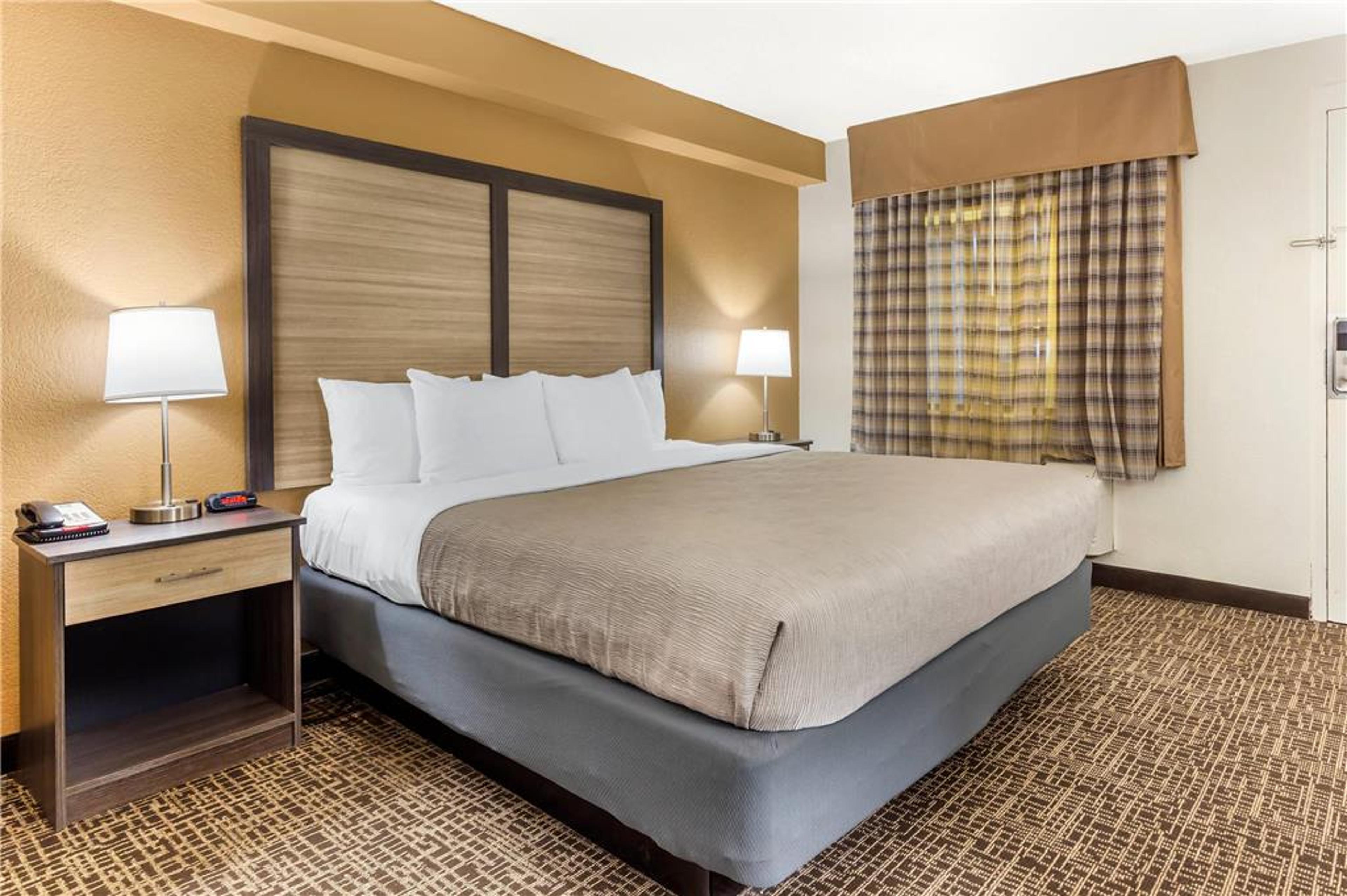 QUALITY INN AND SUITES SPRING LAKE