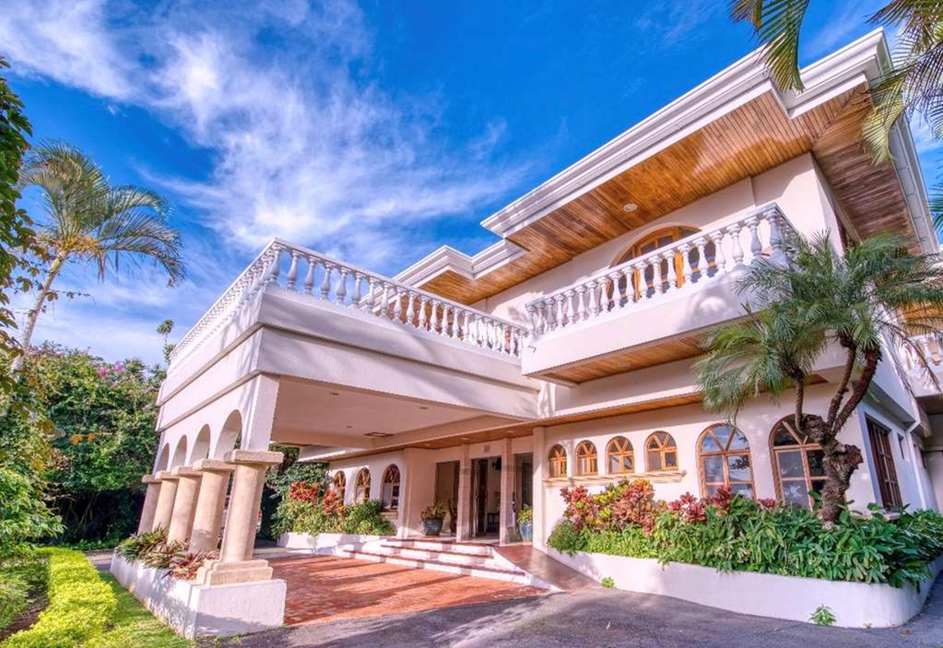 BUENA VISTA CHIC HOTEL