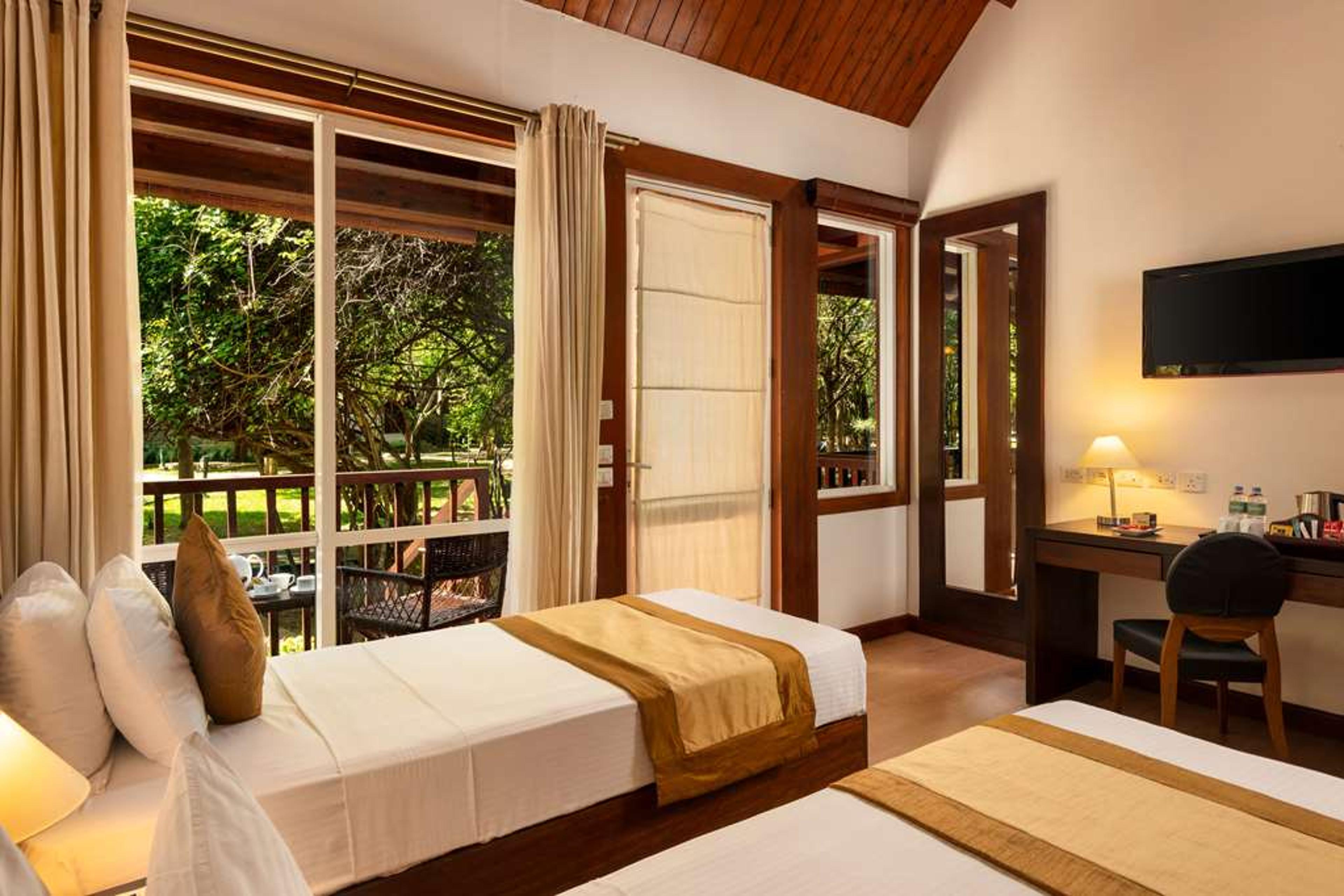 OCCIDENTAL PARADISE DAMBULLA
