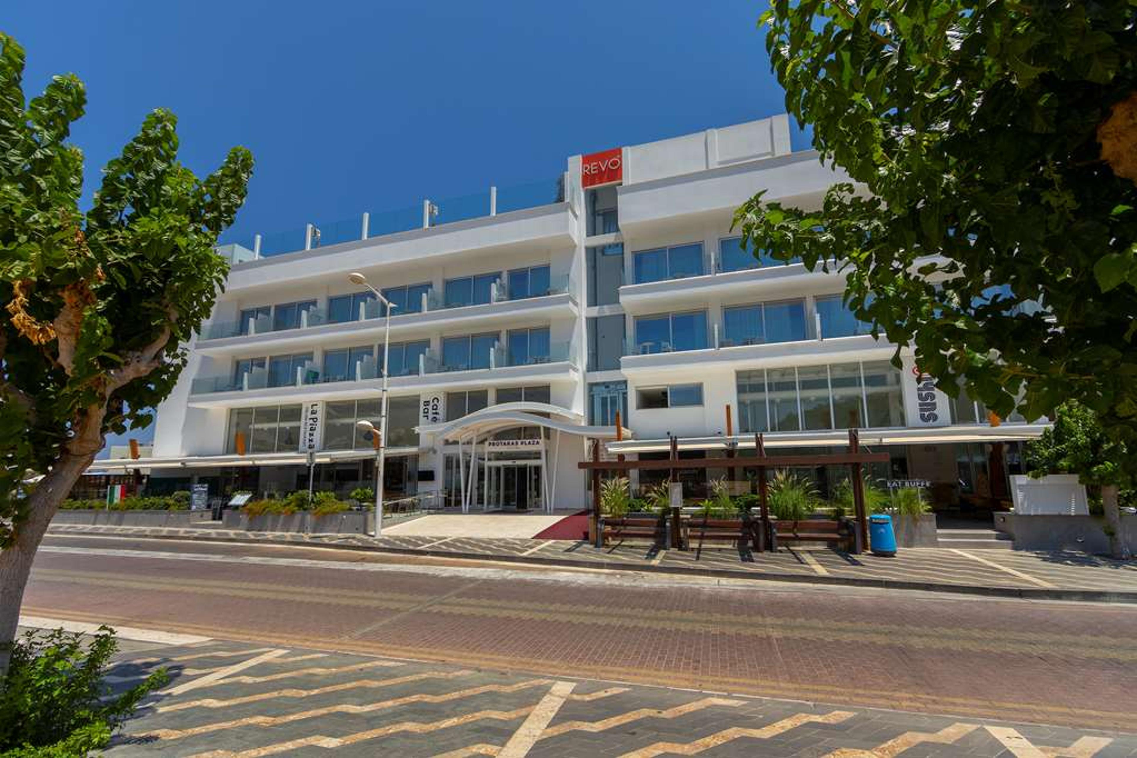 PROTARAS PLAZA HOTEL