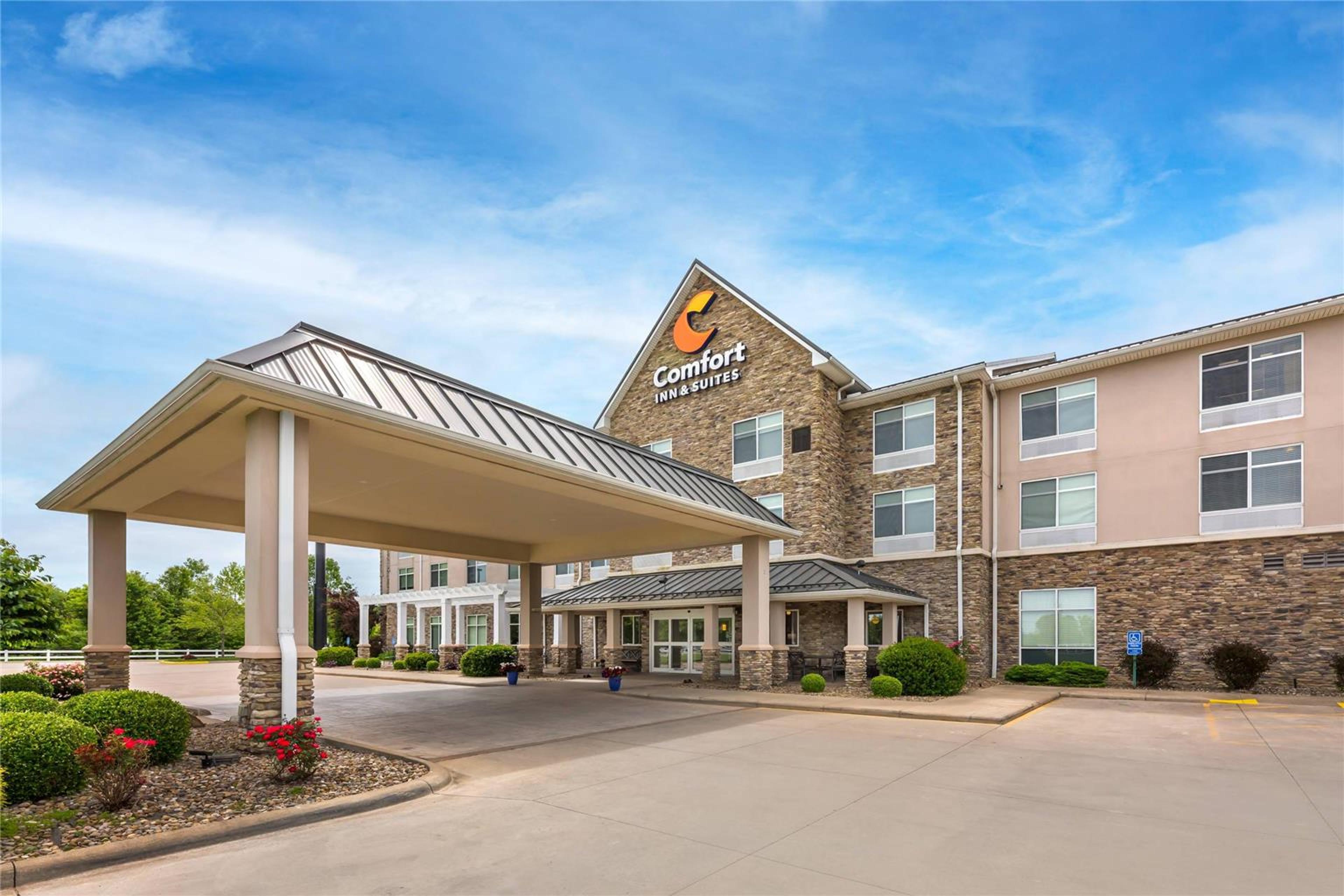 COMFORT INN & SUITES