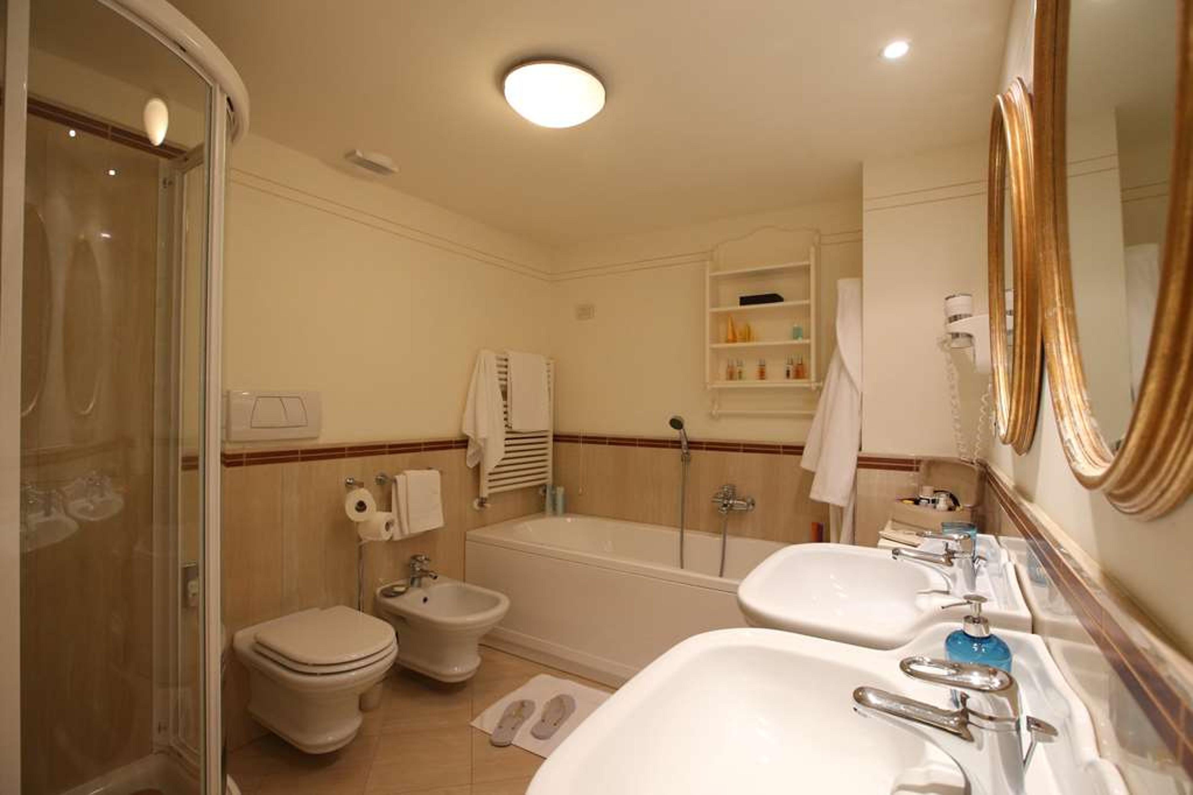 ALPEN SUITE HOTEL