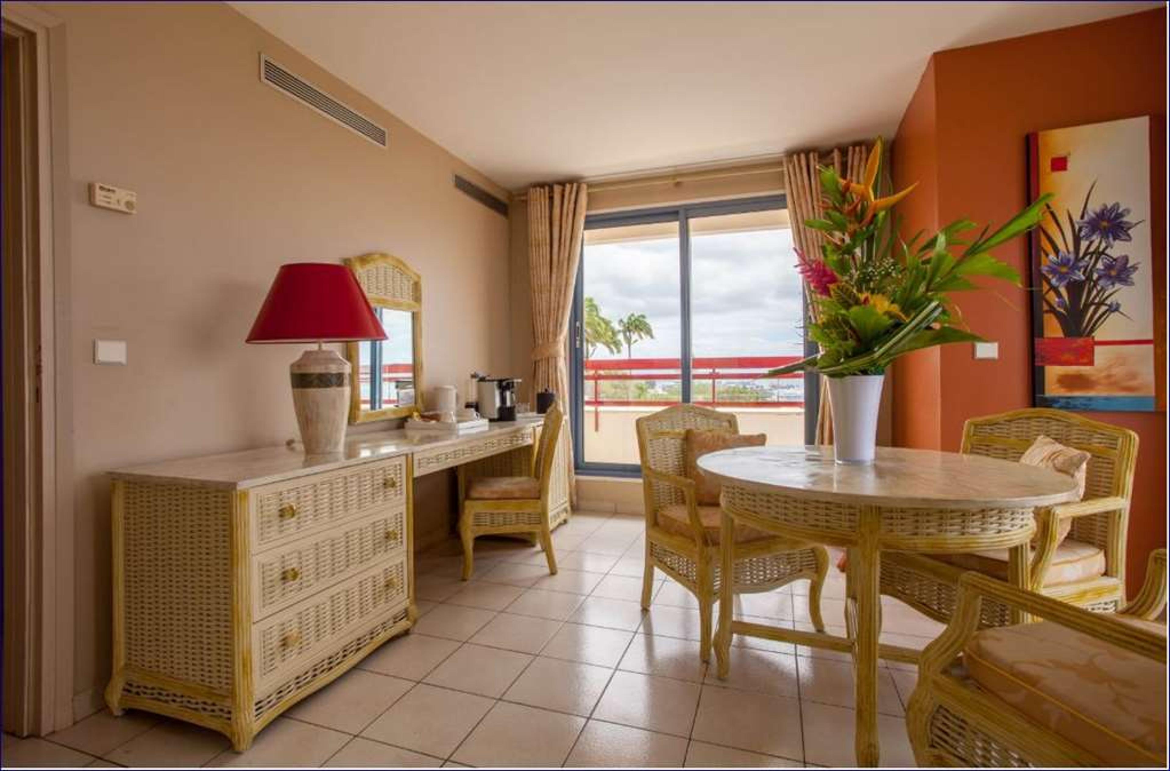 SQUASH-KARIBEA HOTELS