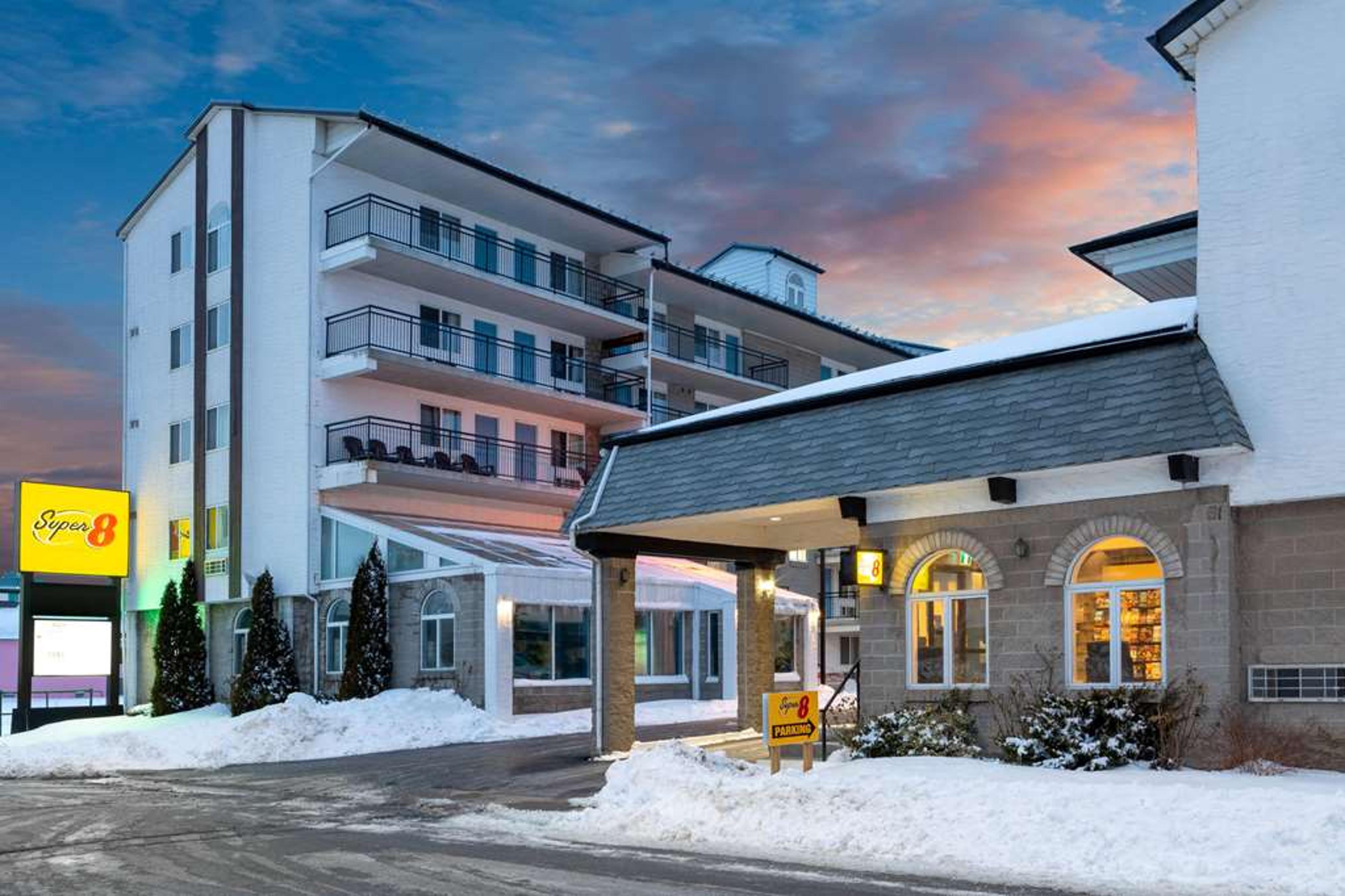 SUPER 8 BY WYNDHAM NIAGARA FALLS BY
