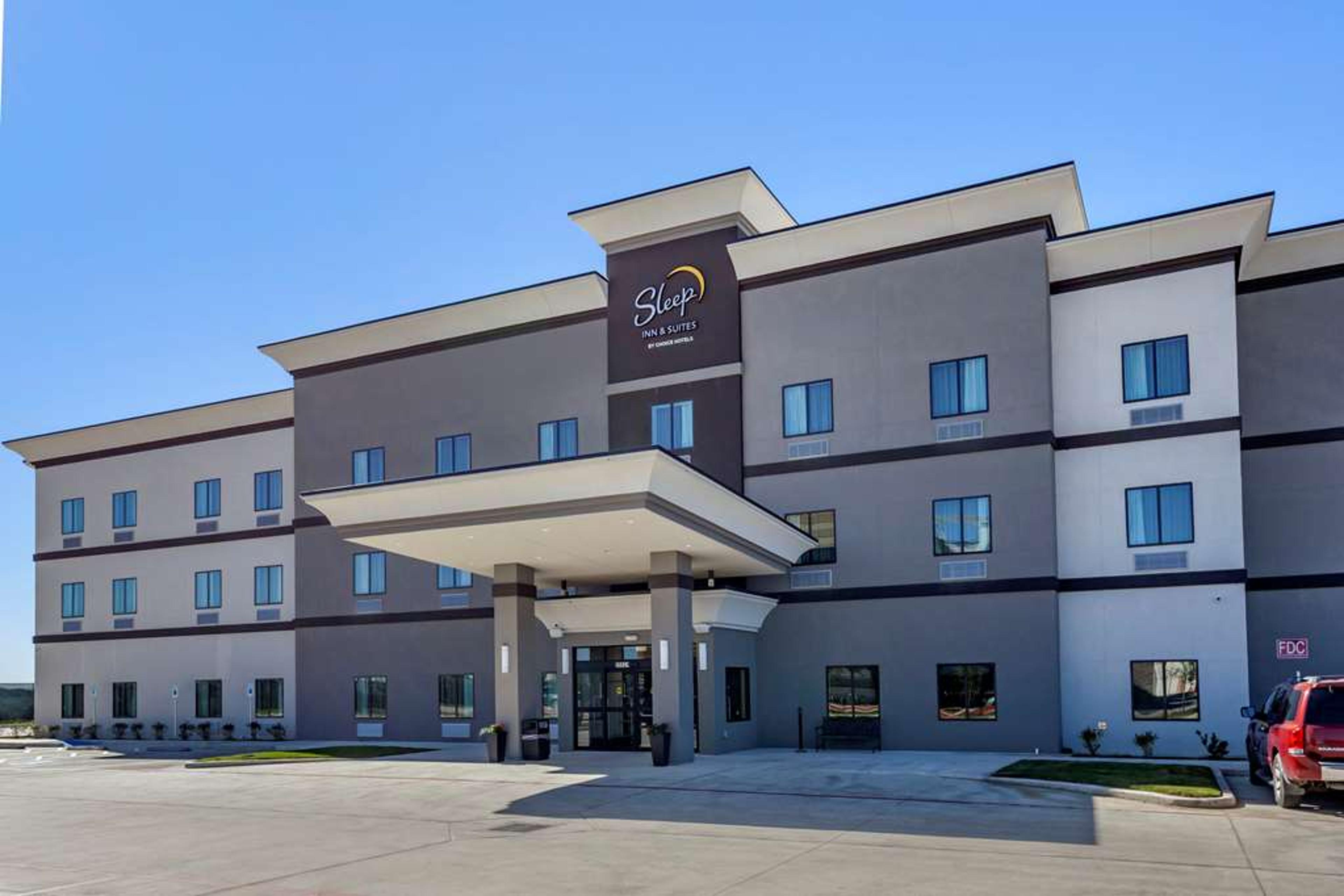 SLEEP INN AND SUITES WALLER