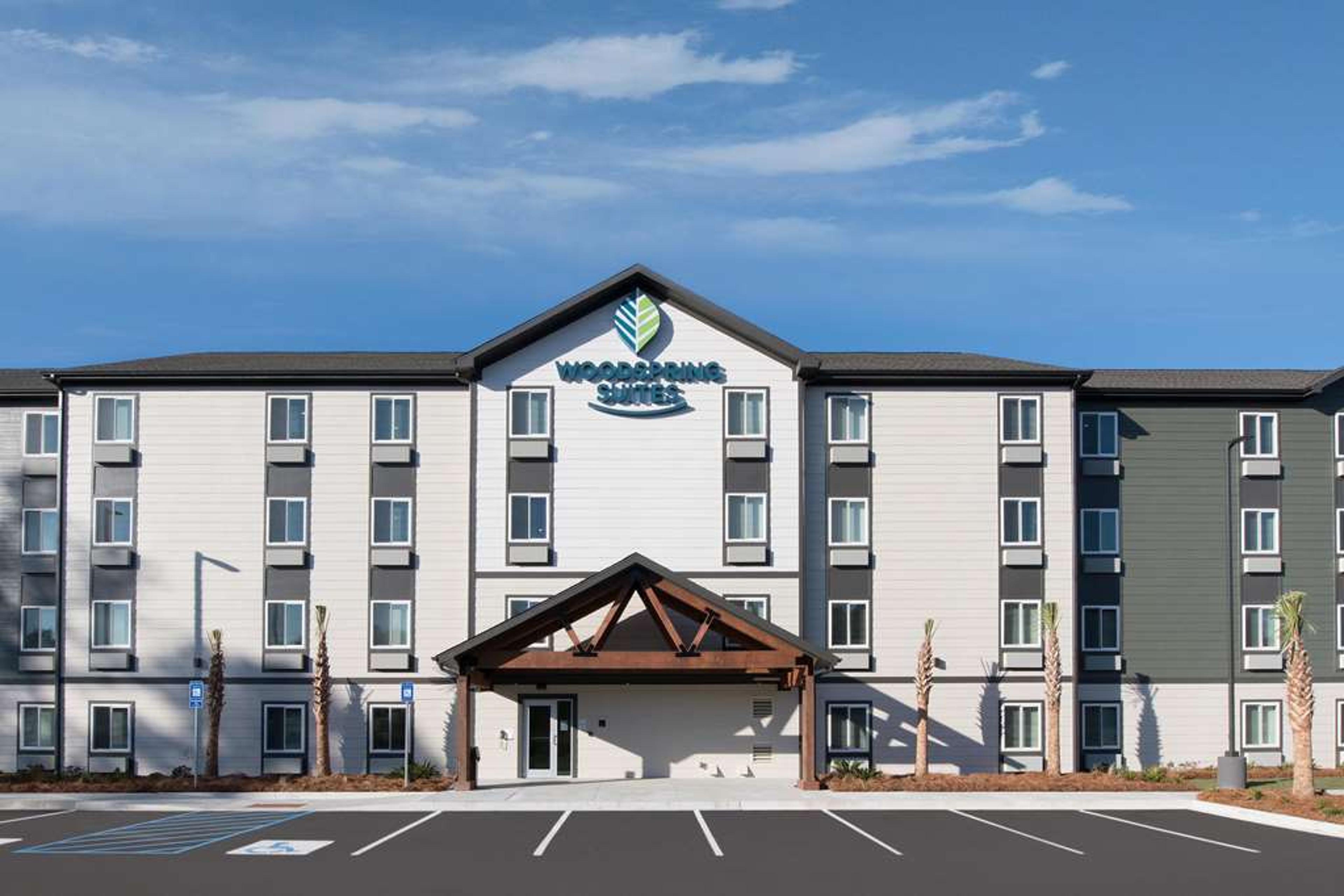 WOODSPRING SUITES SAVANNAH POOLER
