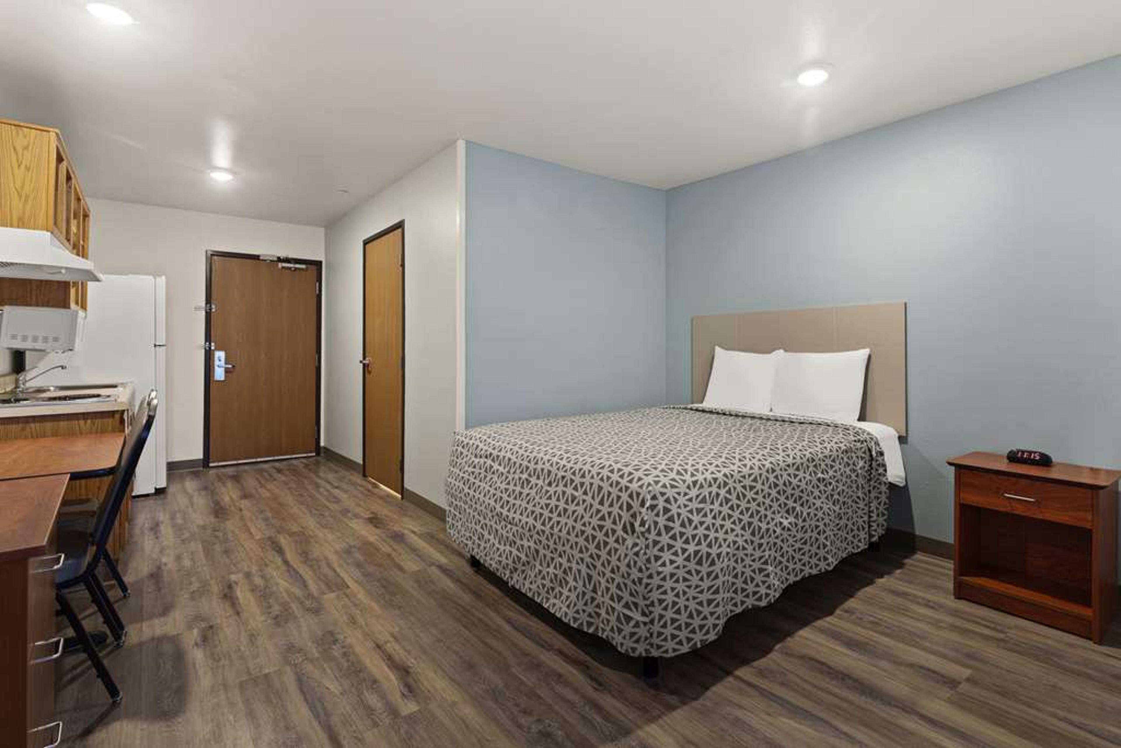 WOODSPRING SUITES MACON NORTH I-75