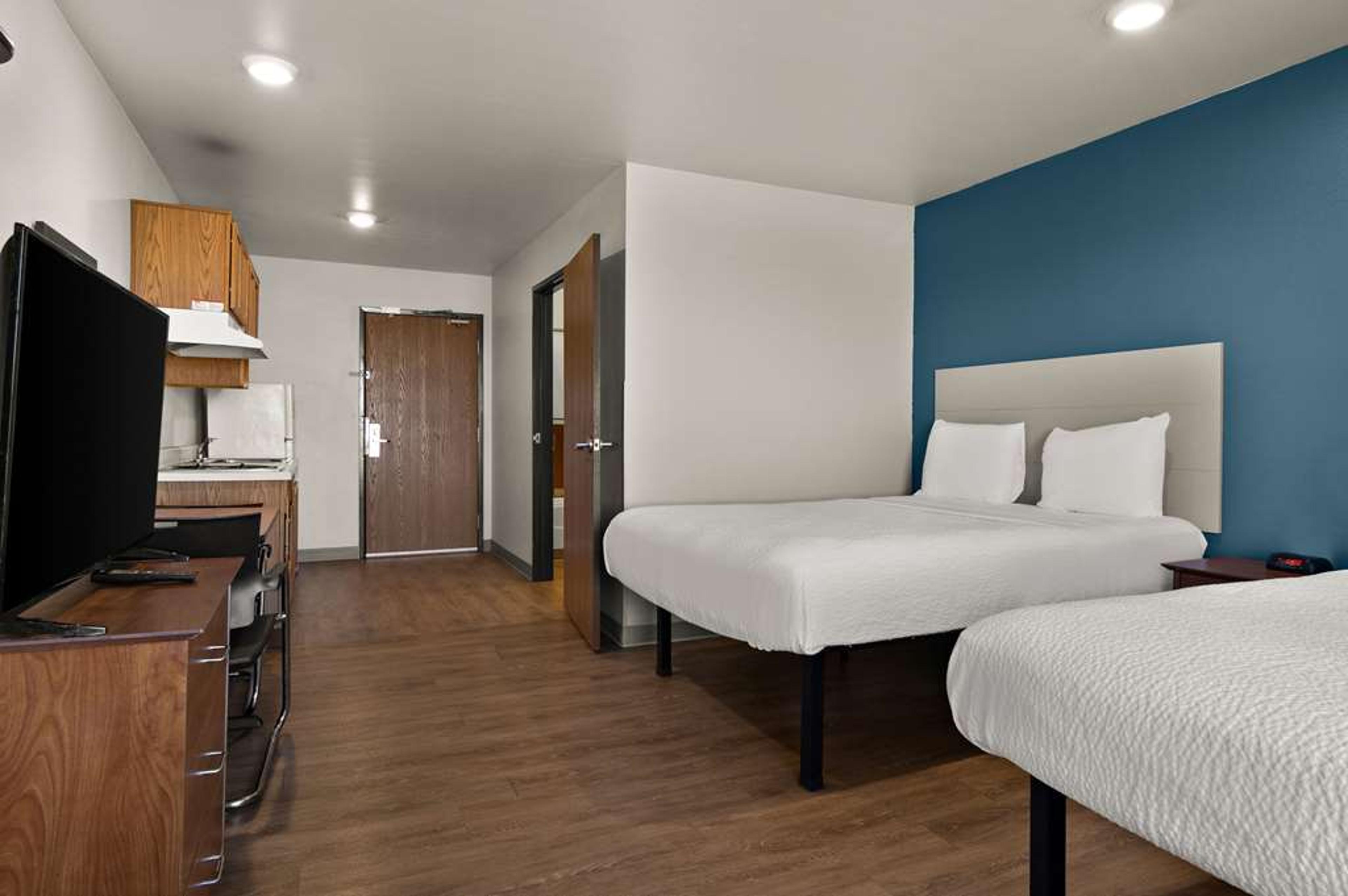 WOODSPRING SUITES CHAMPAIGN NEAR UN