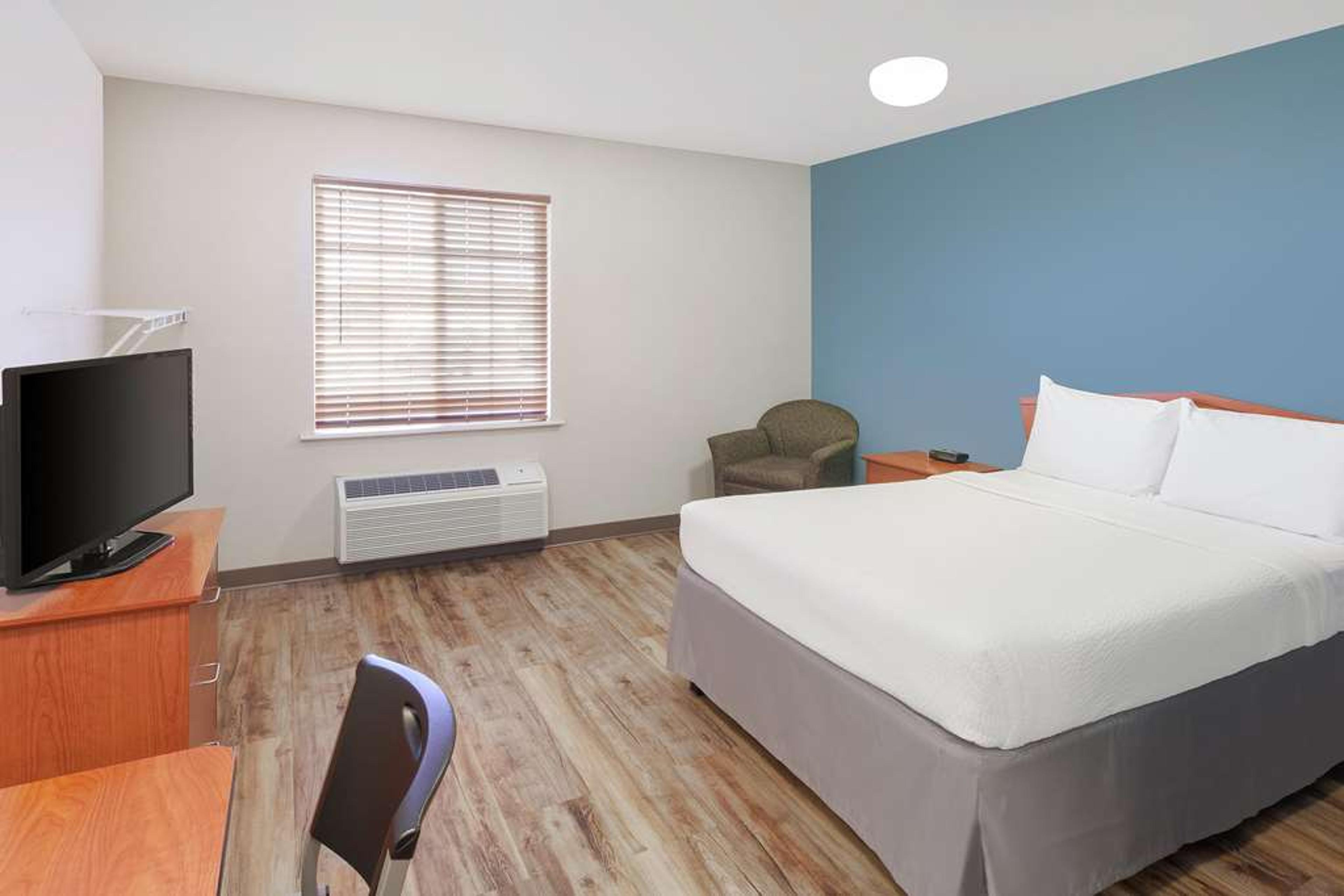 WOODSPRING SUITES DES MOINES PLEASA