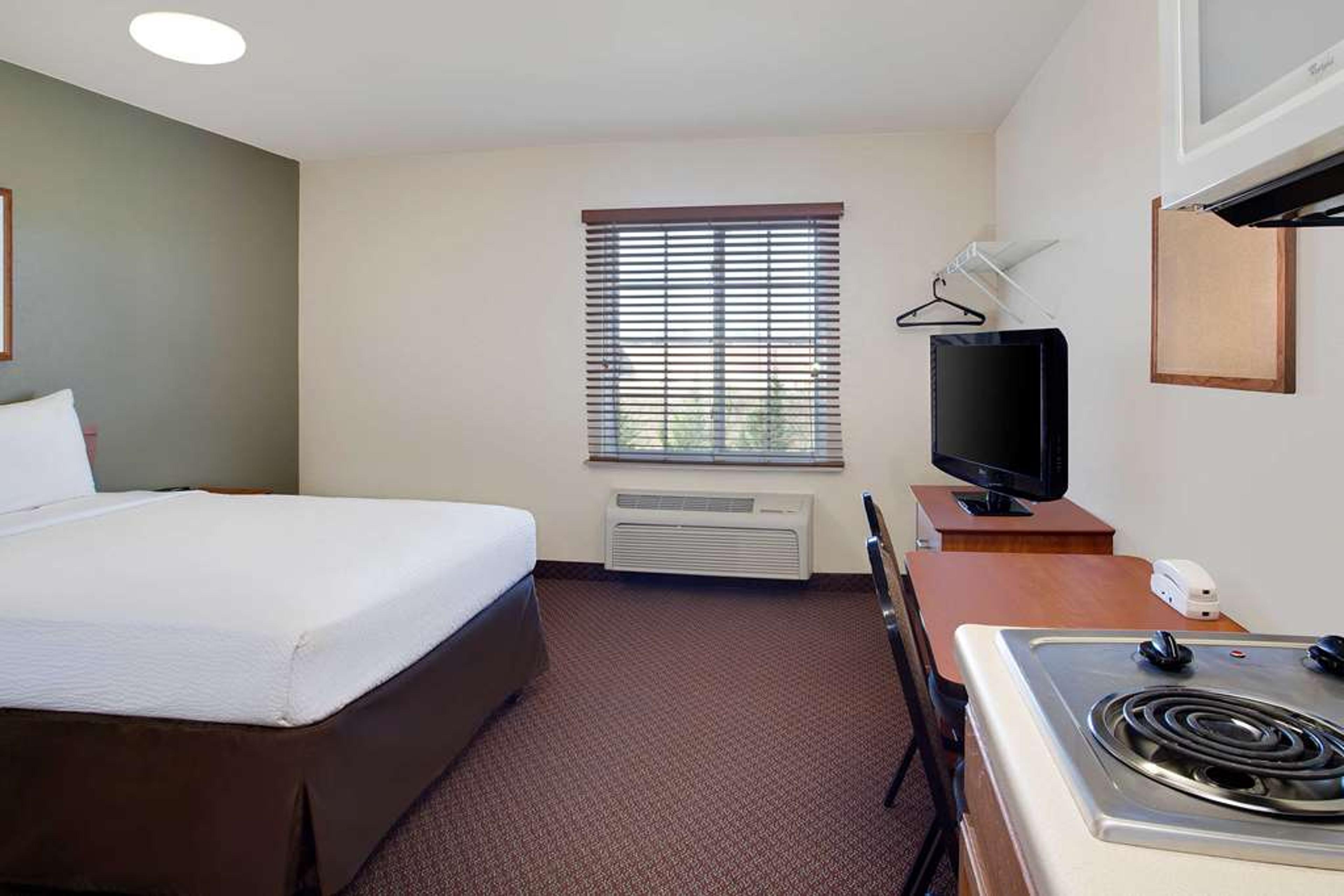 WOODSPRING SUITES RICHMOND COLONIAL
