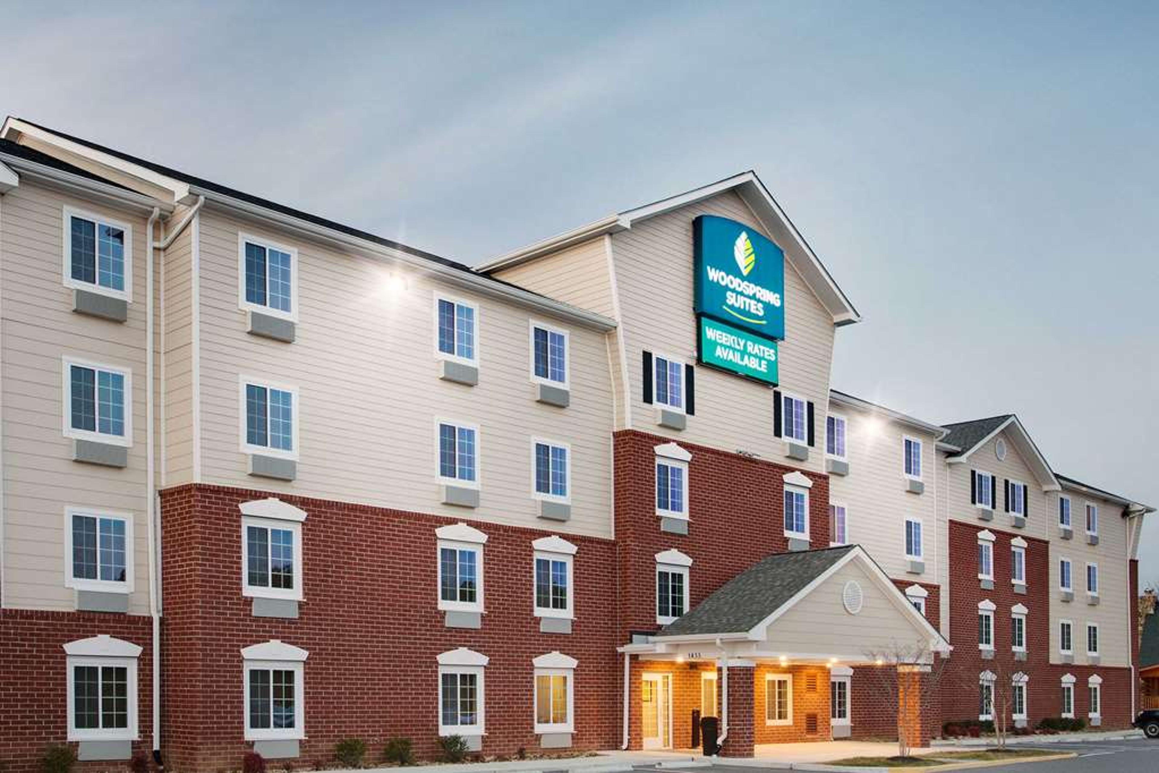 WOODSPRING SUITES FREDERICKSBURG