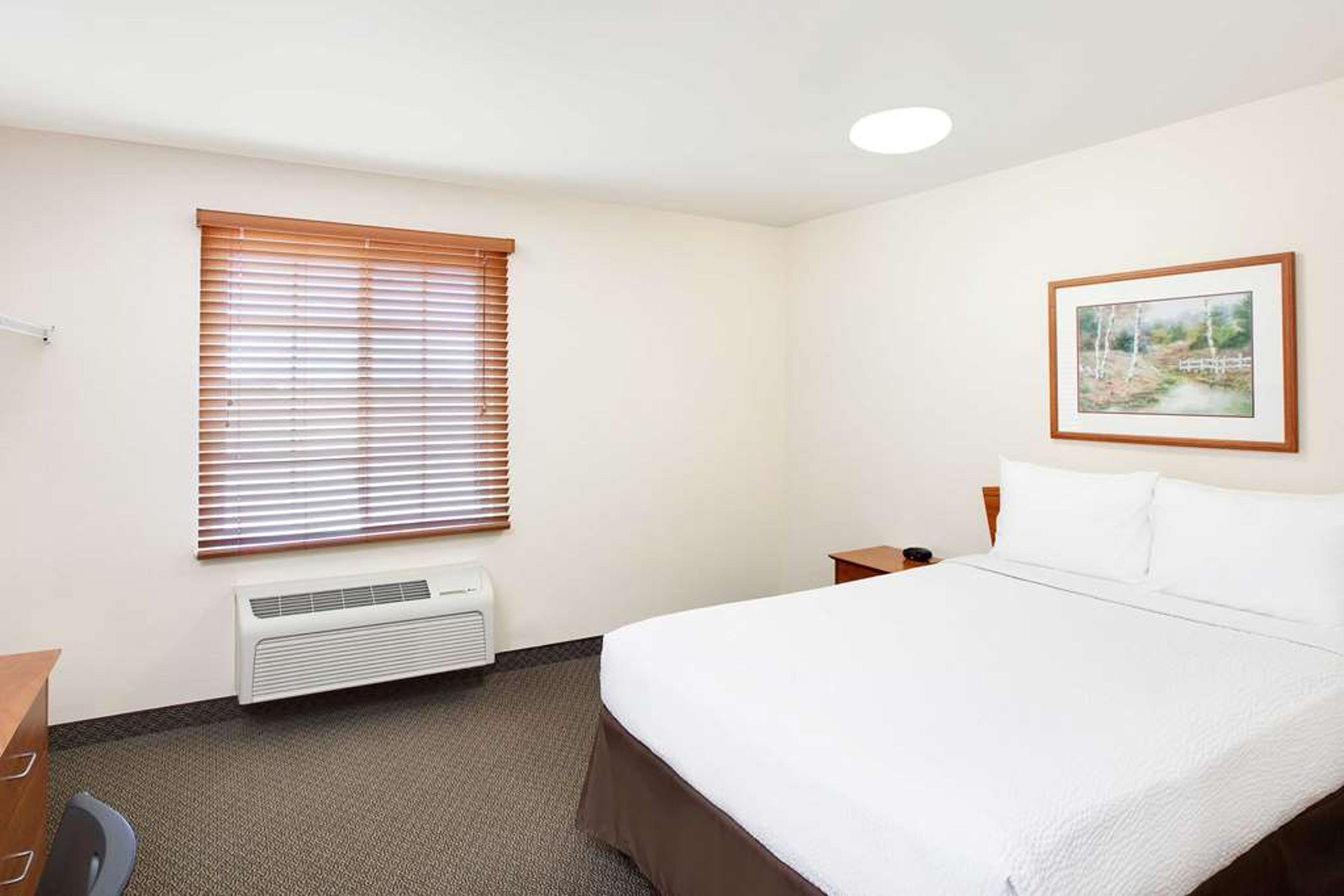 WOODSPRING SUITES TYLER ROSE GARDEN