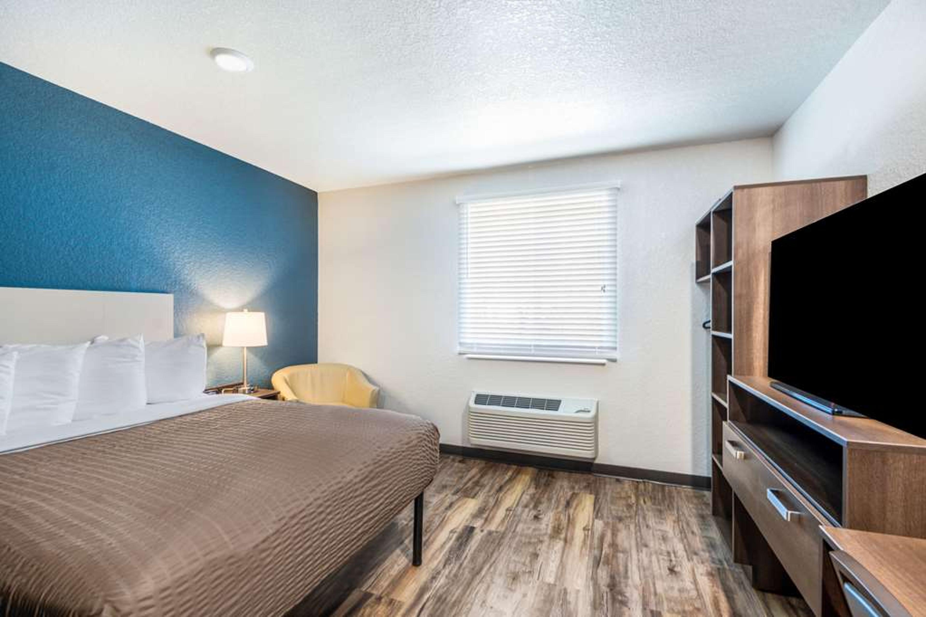 WOODSPRING SUITES BRADENTON