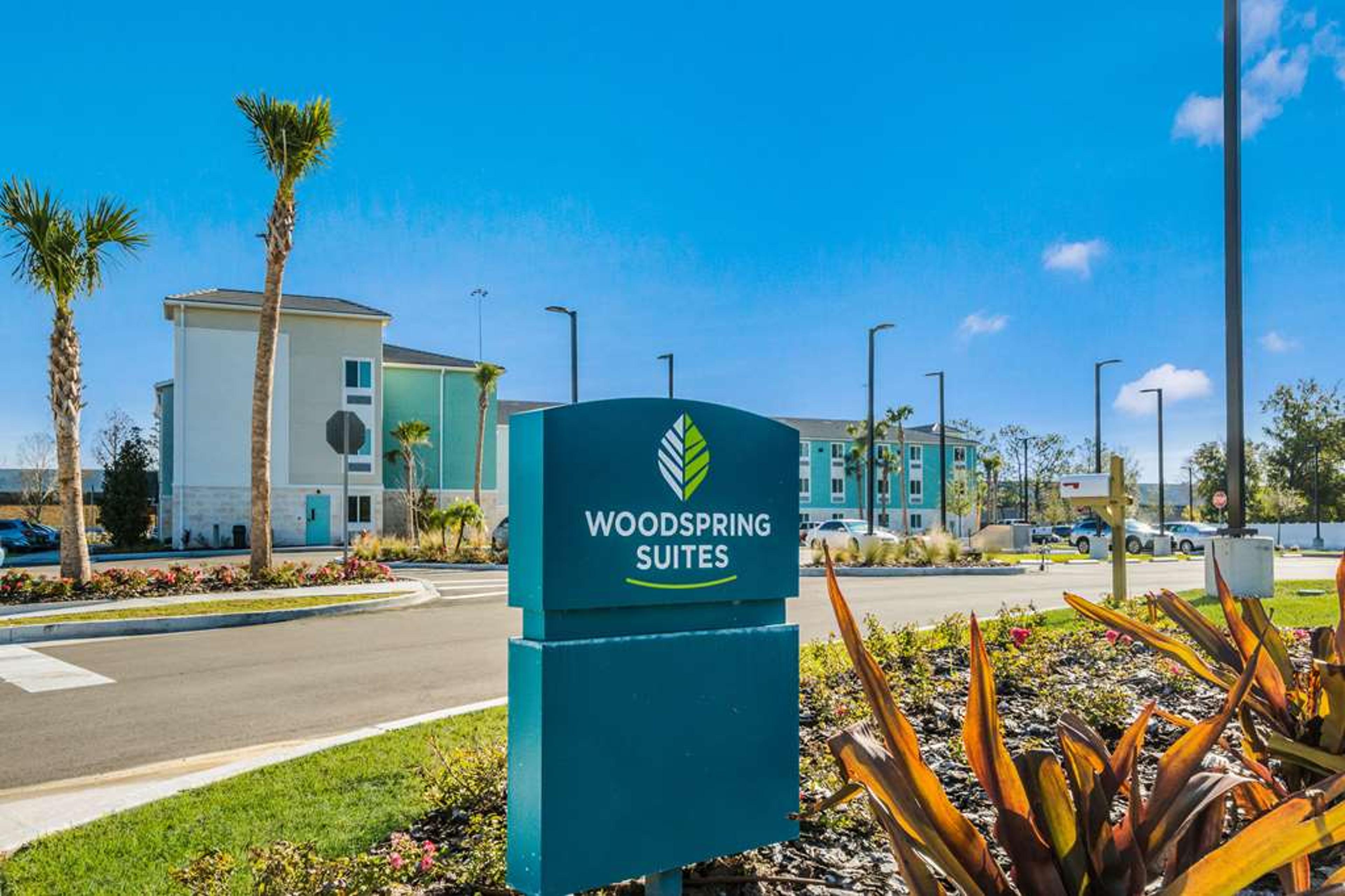 WOODSPRING SUITES BRADENTON